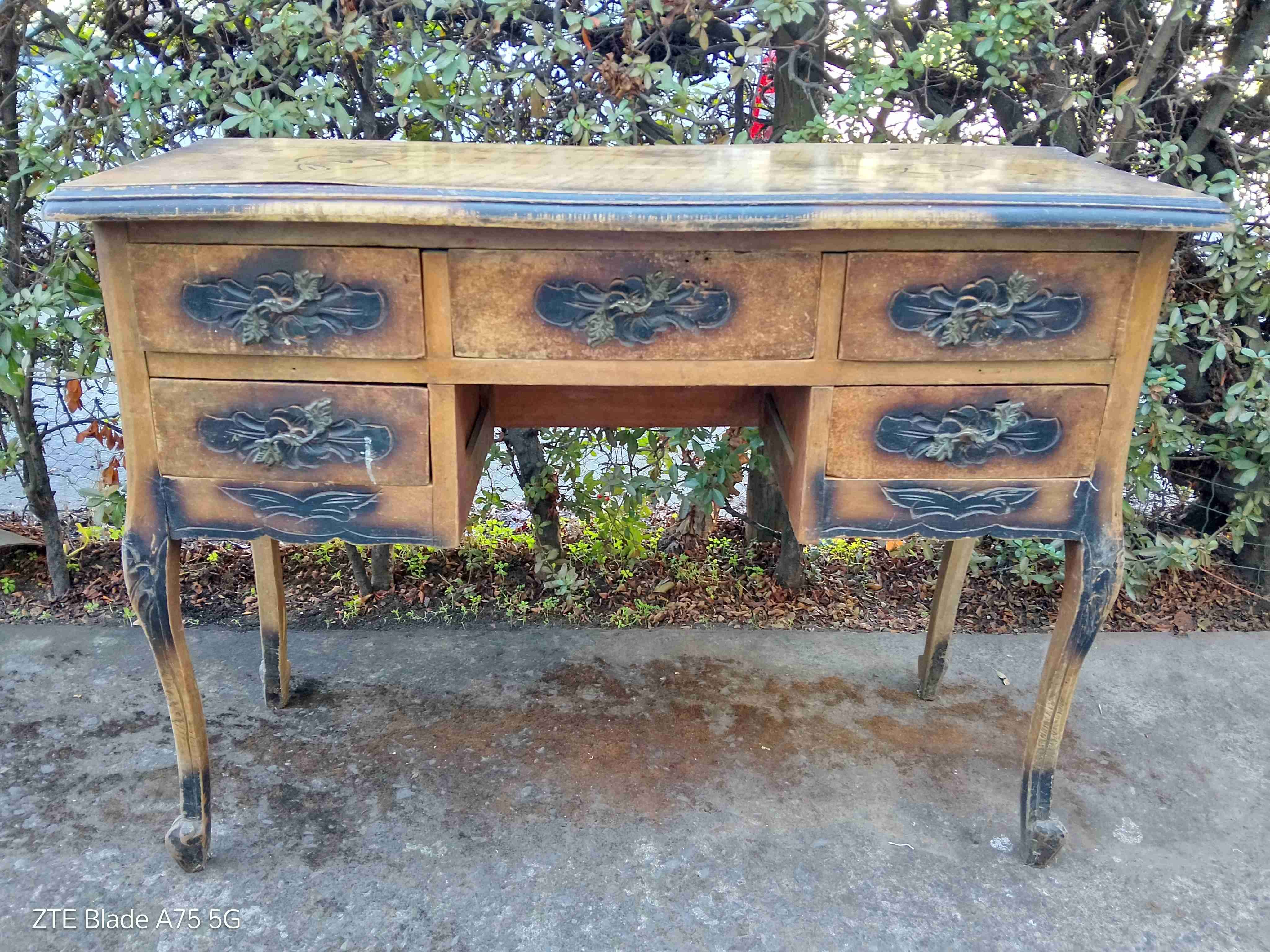 Escritorio antiguo de madera - miniatura 1