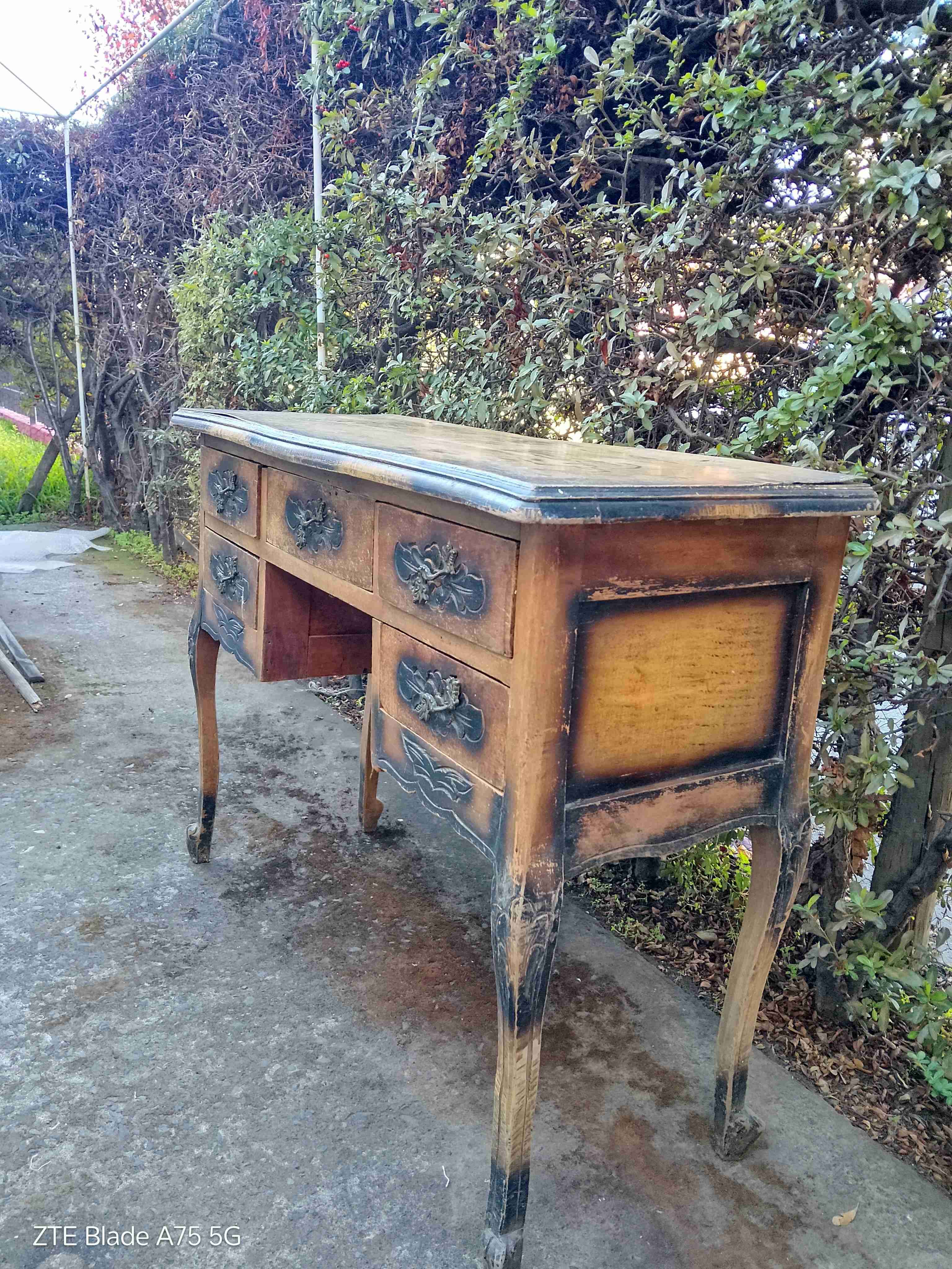 Escritorio antiguo de madera - miniatura 2