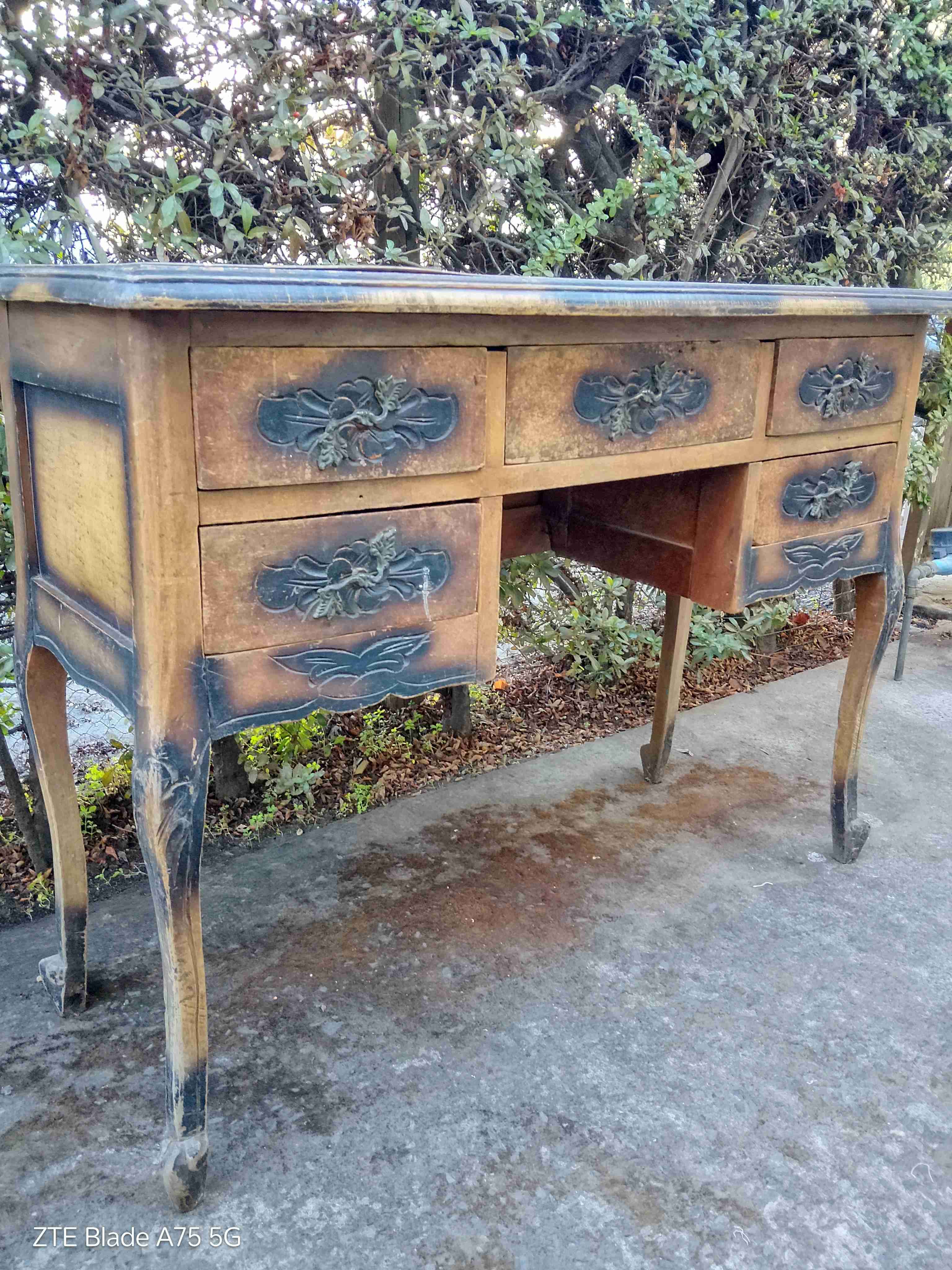 Escritorio antiguo de madera - miniatura 3