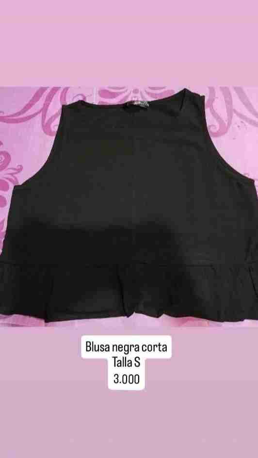 Blusa negra corta