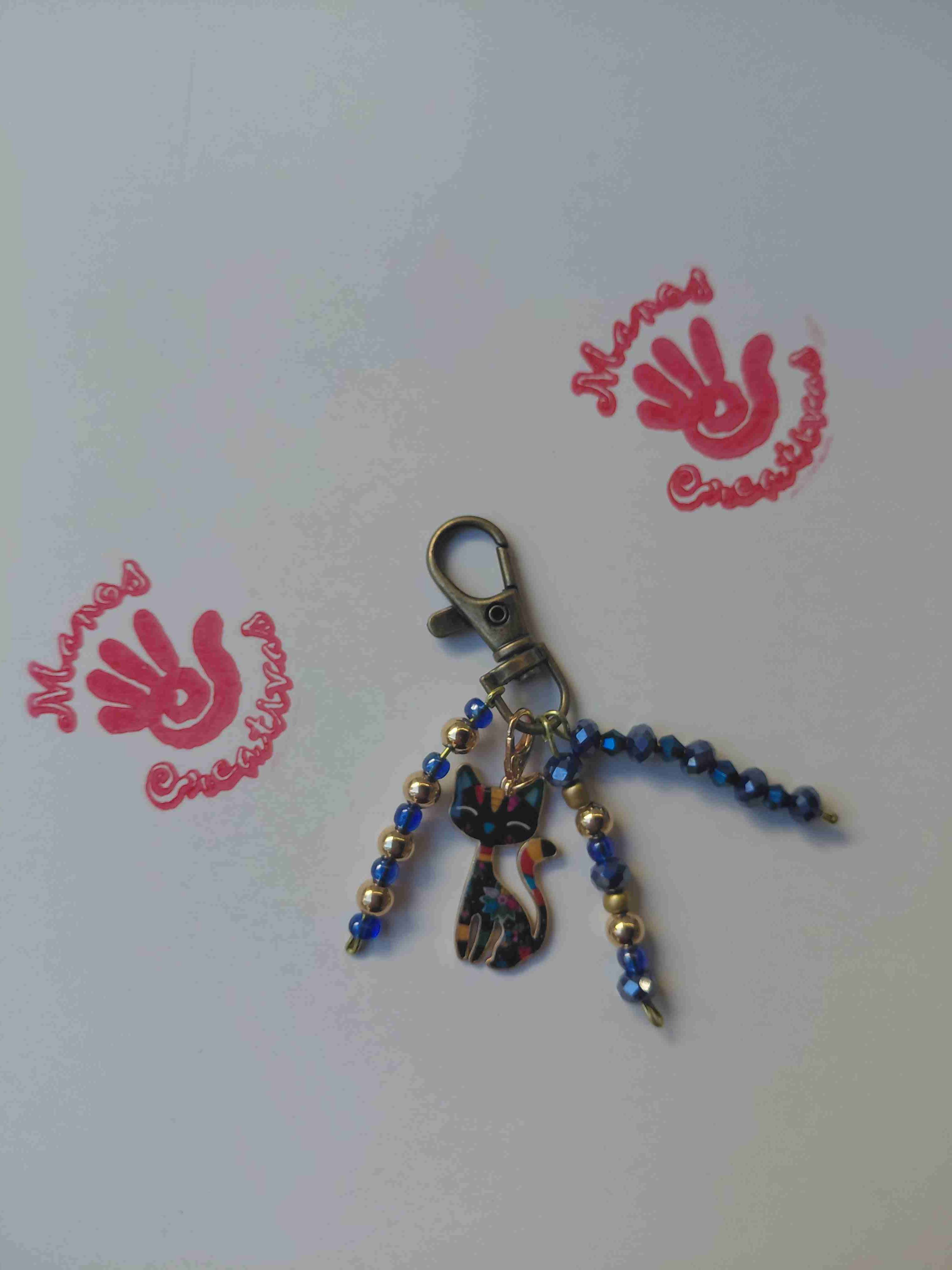 Llavero de gato con cuentas rojas - miniatura 2