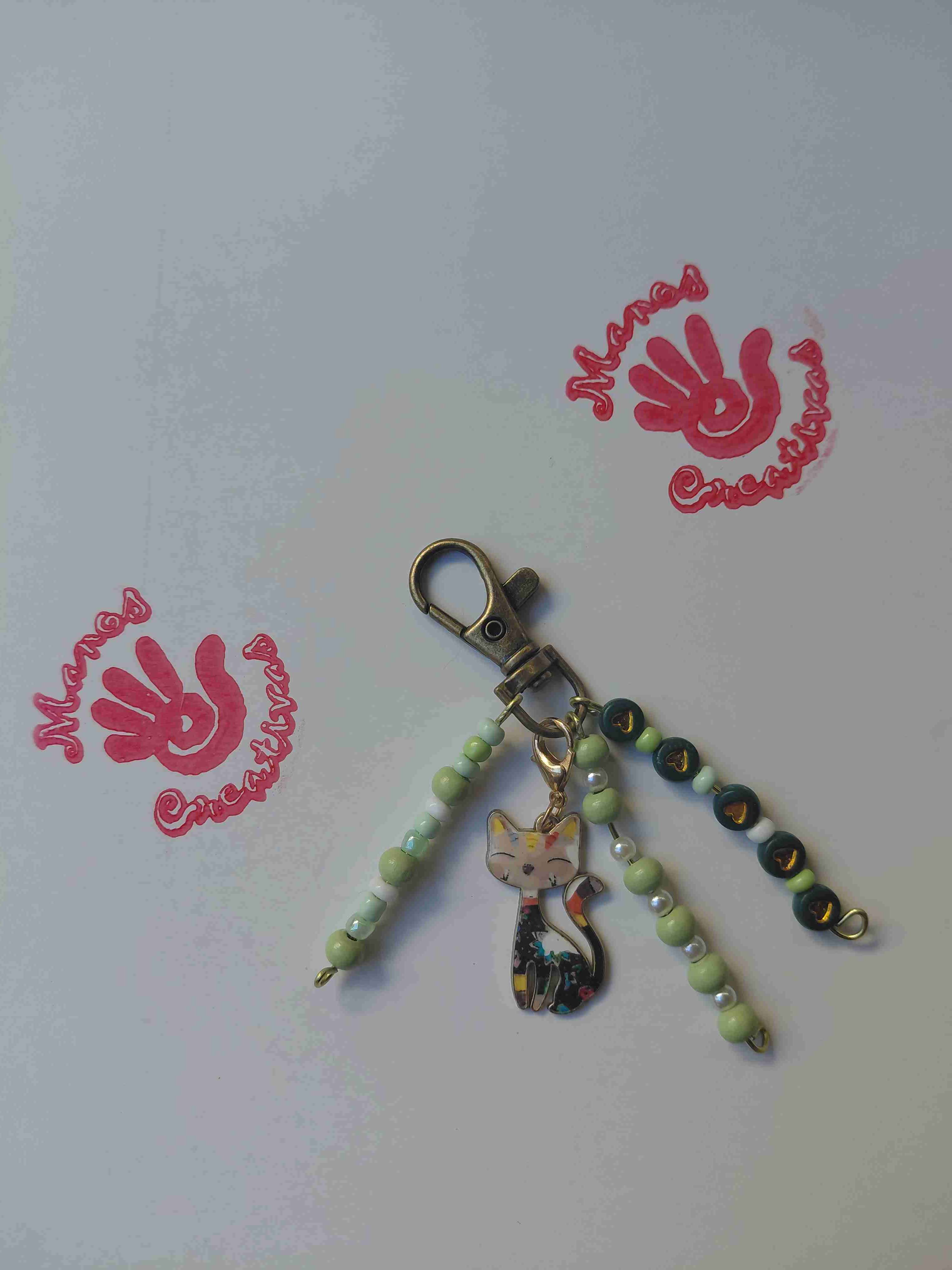 Llavero de gato con cuentas rojas - miniatura 3