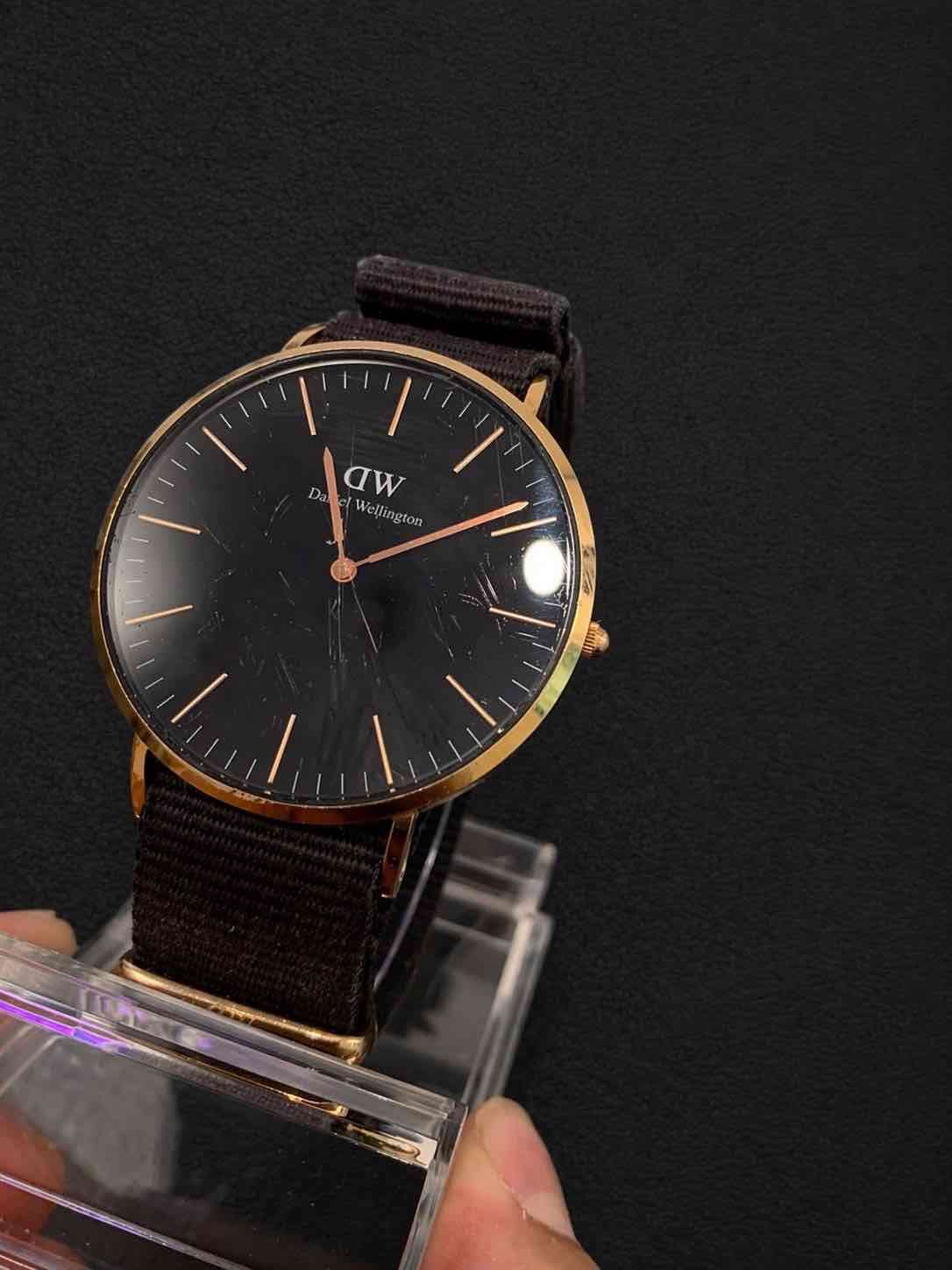 Reloj Daniel Wellington 40mm Hombre – Negro/Dorado - miniatura 3