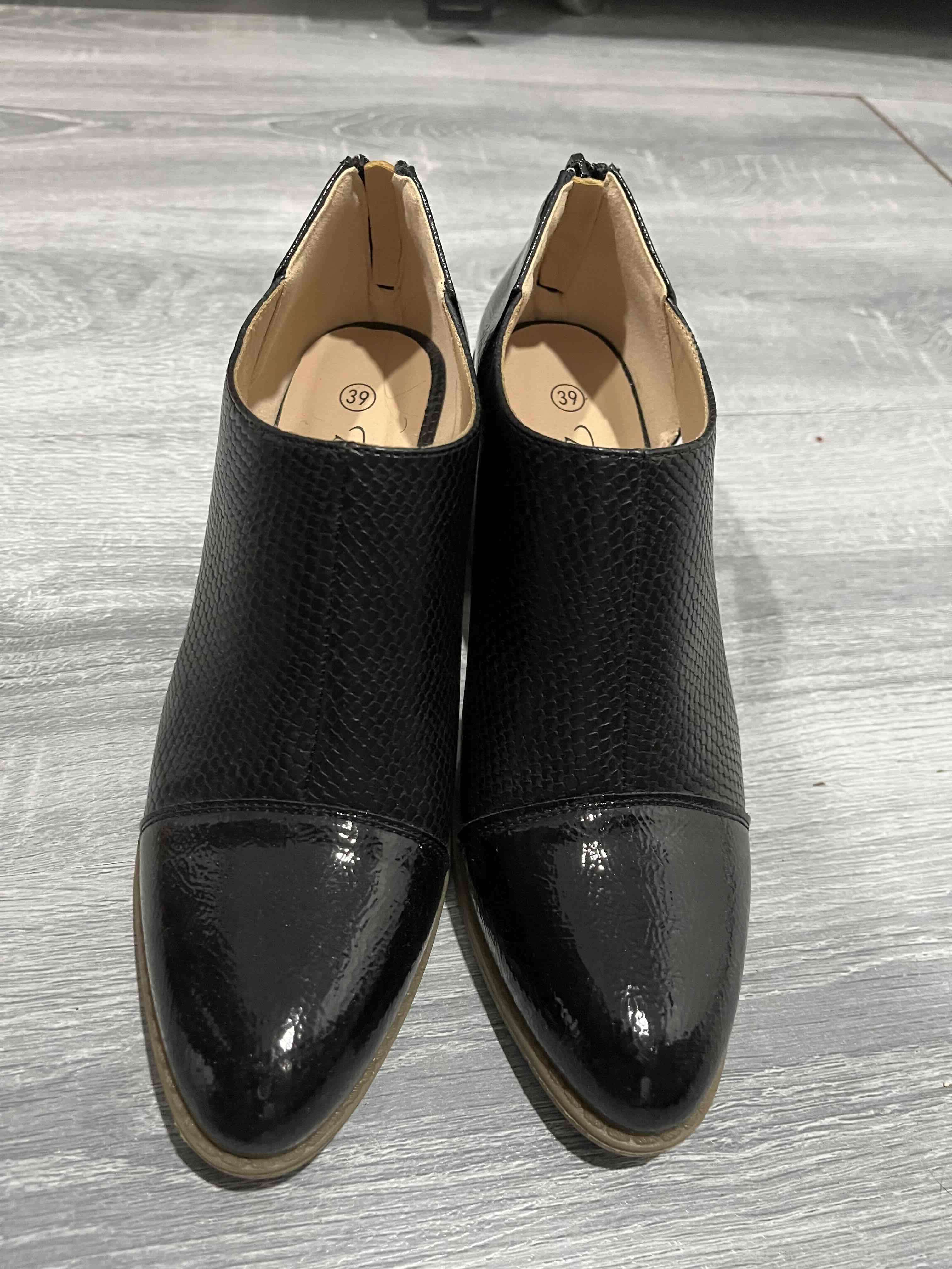 Botines negros con textura - miniatura 1