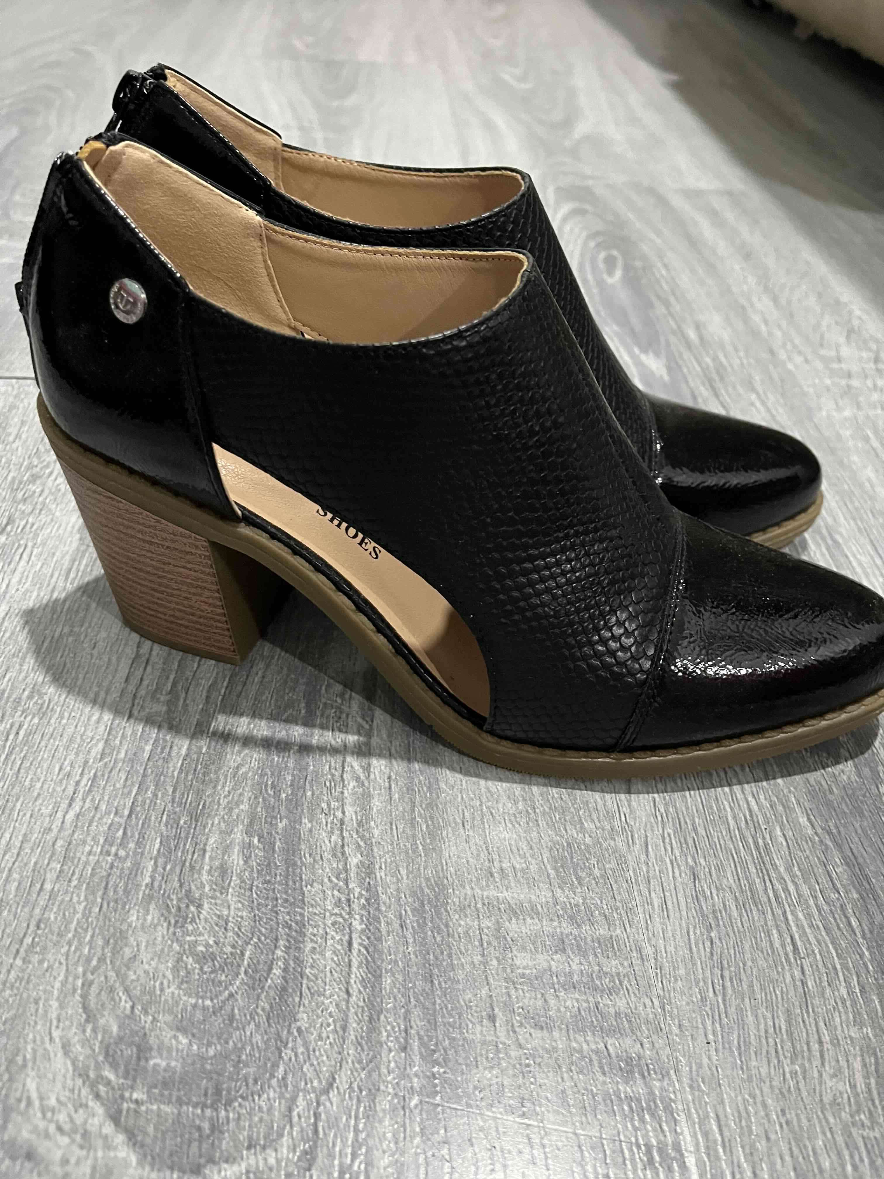 Botines negros con textura - miniatura 2