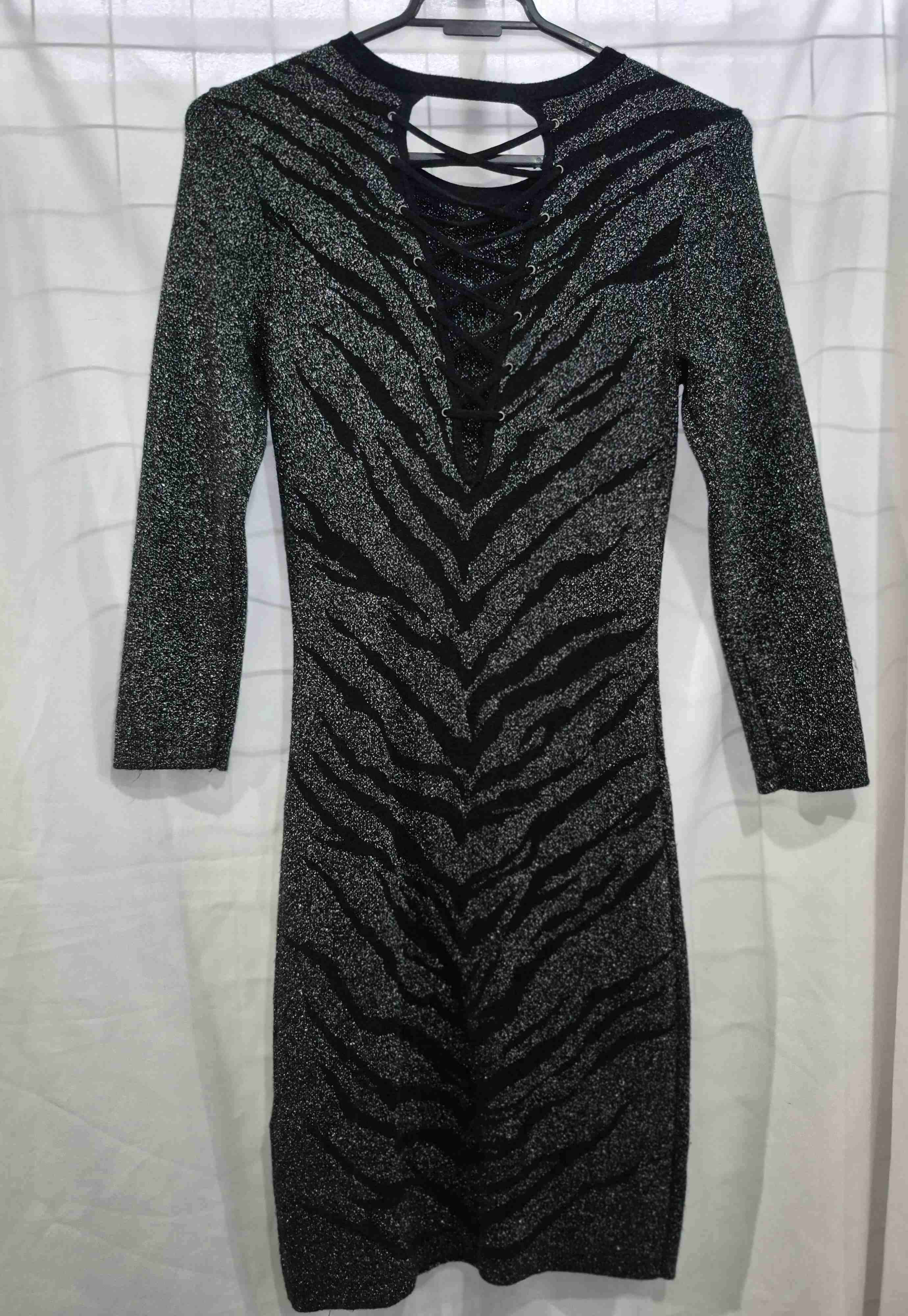 Vestido negro con brillo - miniatura 4