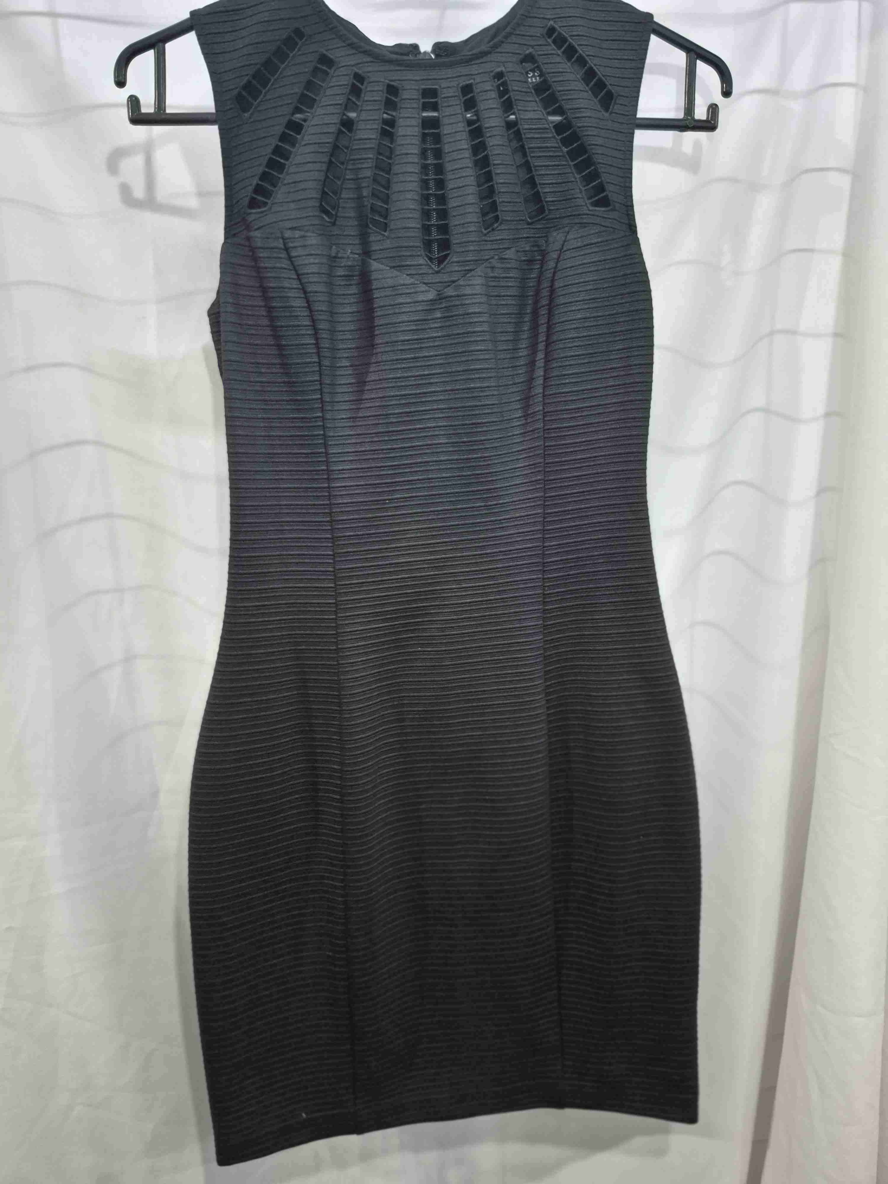 Vestido ajustado negro elegante - miniatura 2