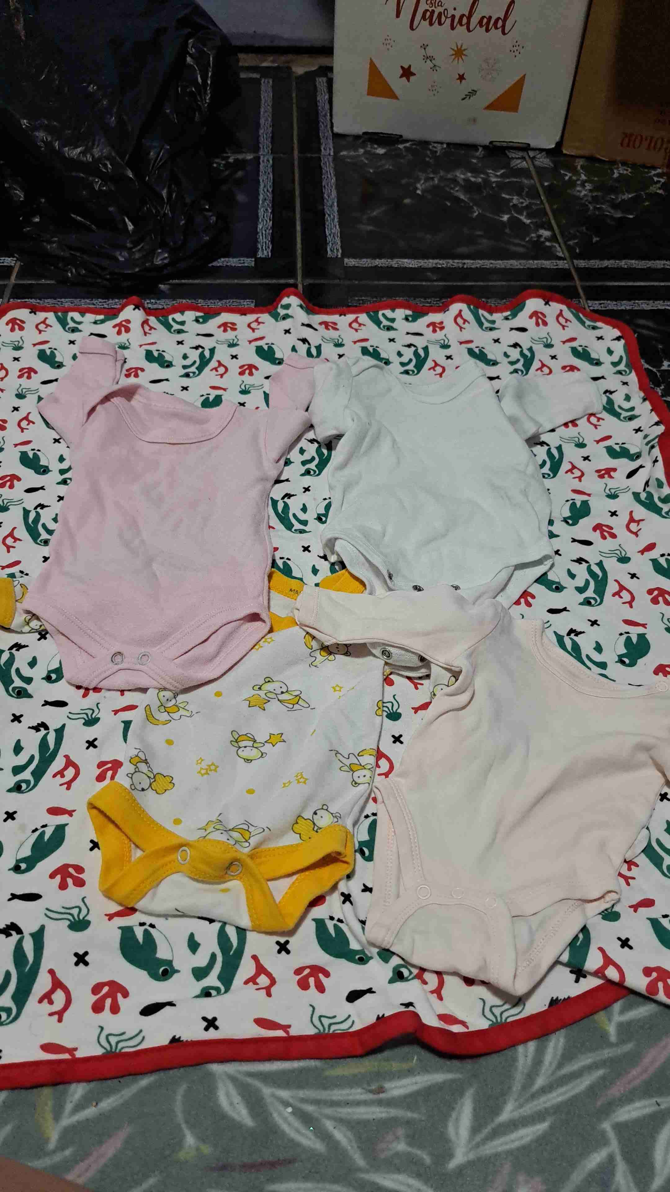 Chaqueta blanca bebé con capucha - miniatura 4