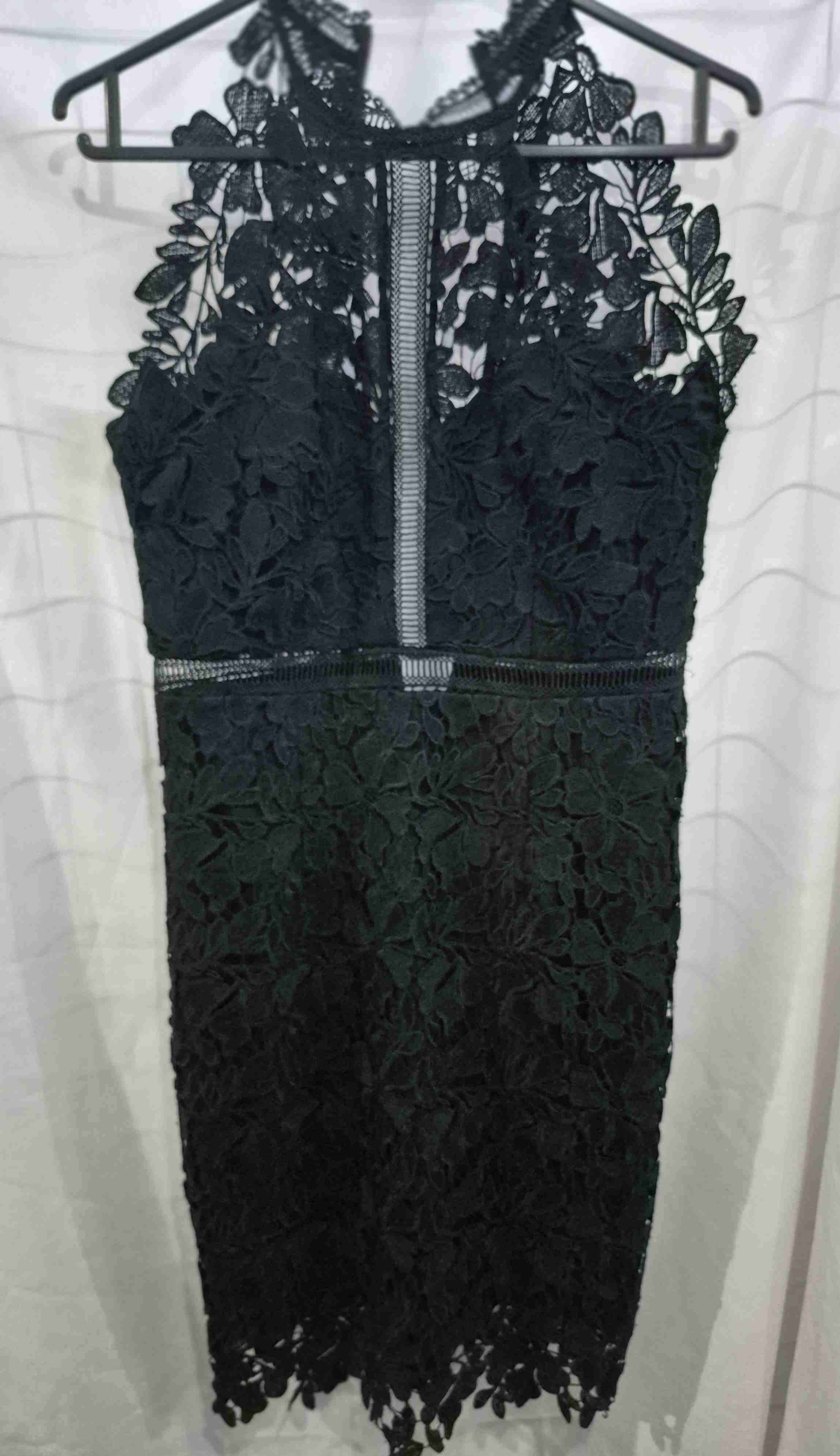 Vestido de encaje negro elegante - miniatura 2