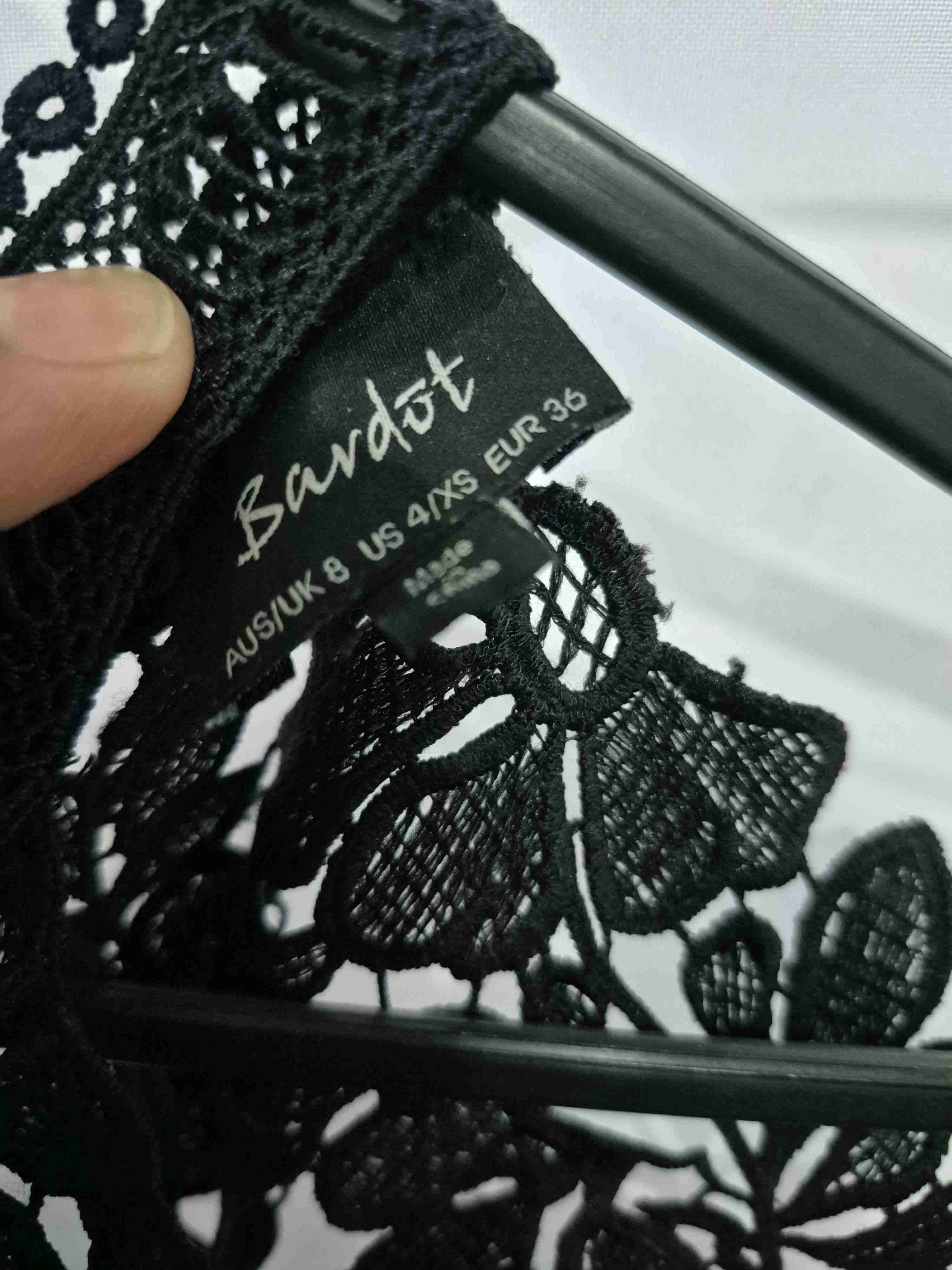 Vestido de encaje negro elegante - miniatura 3