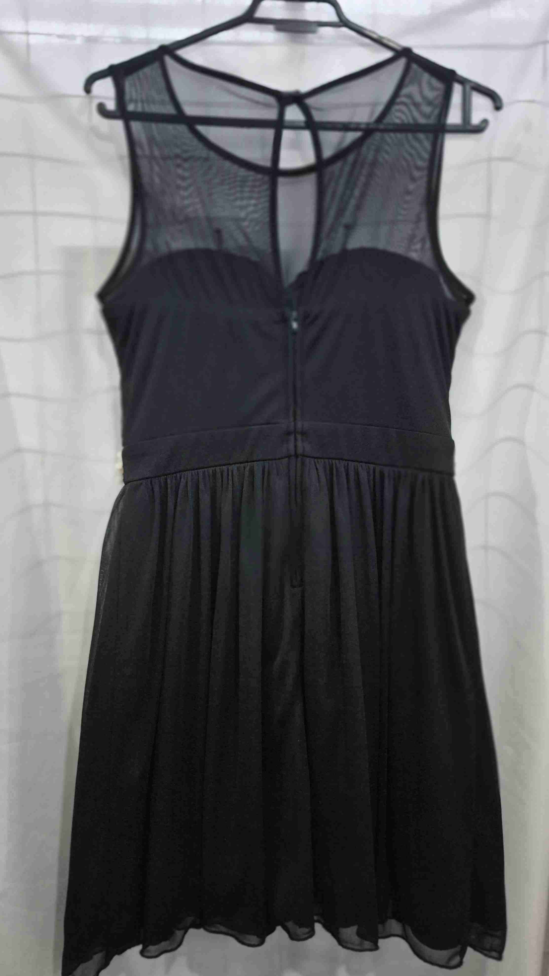 Vestido de encaje negro elegante - miniatura 6