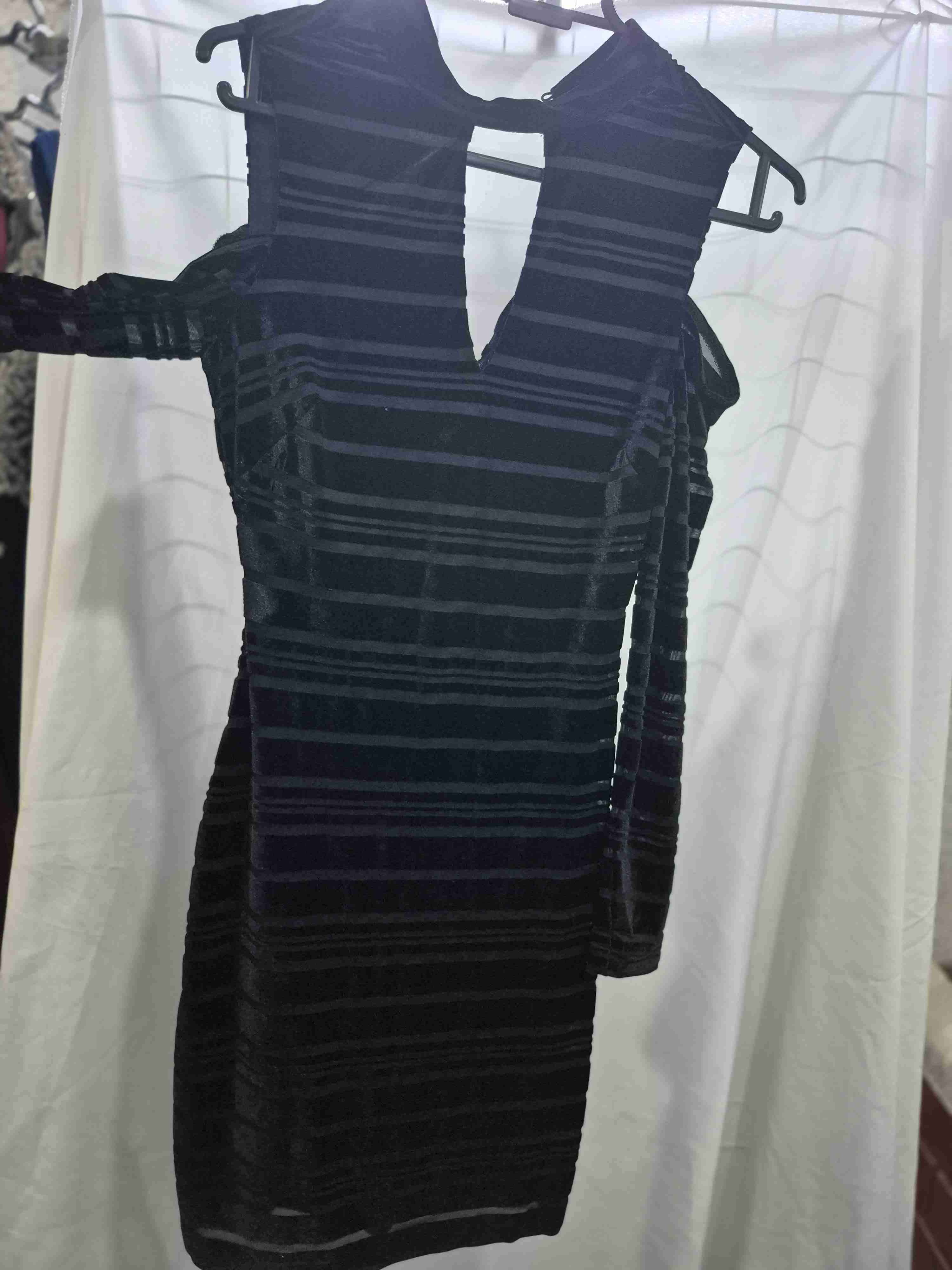 Vestido negro con rayas - miniatura 1