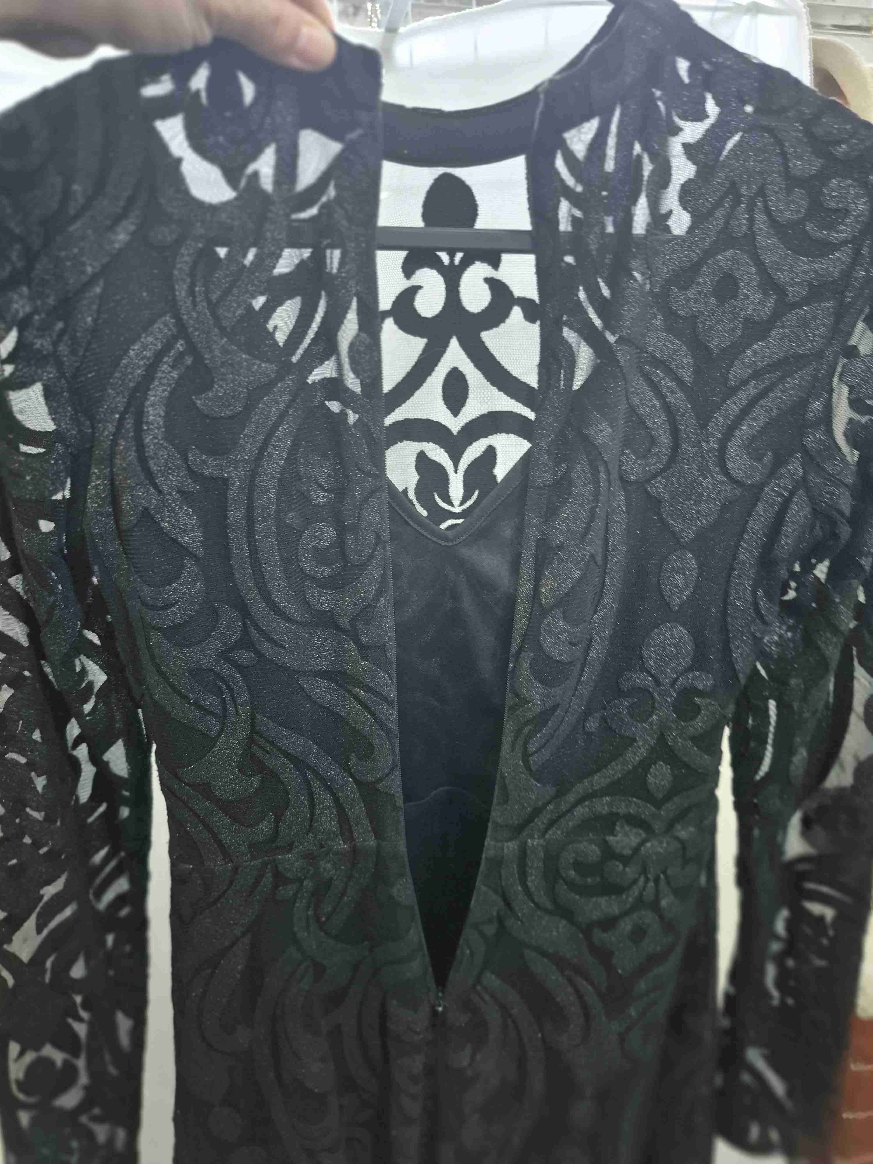 Vestido negro de encaje - miniatura 4