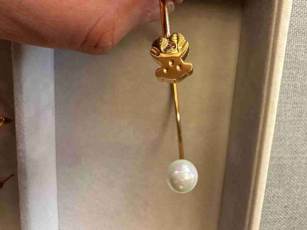 Brazalete dorado con perla - miniatura 2