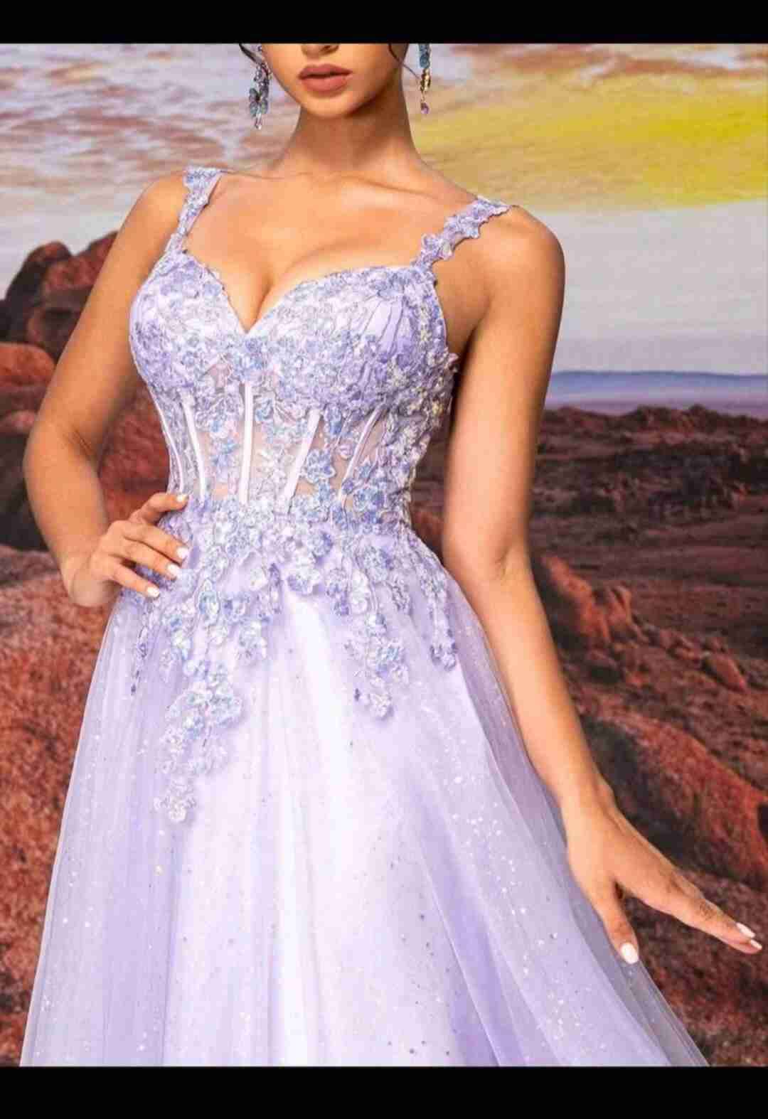 Vestido de gala lila elegante - miniatura 1