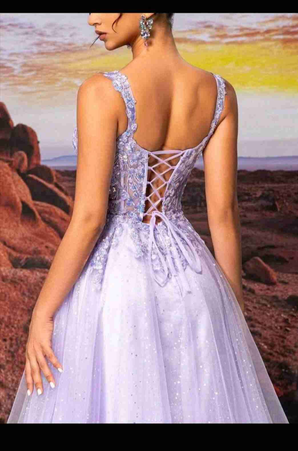 Vestido de gala lila elegante - miniatura 3