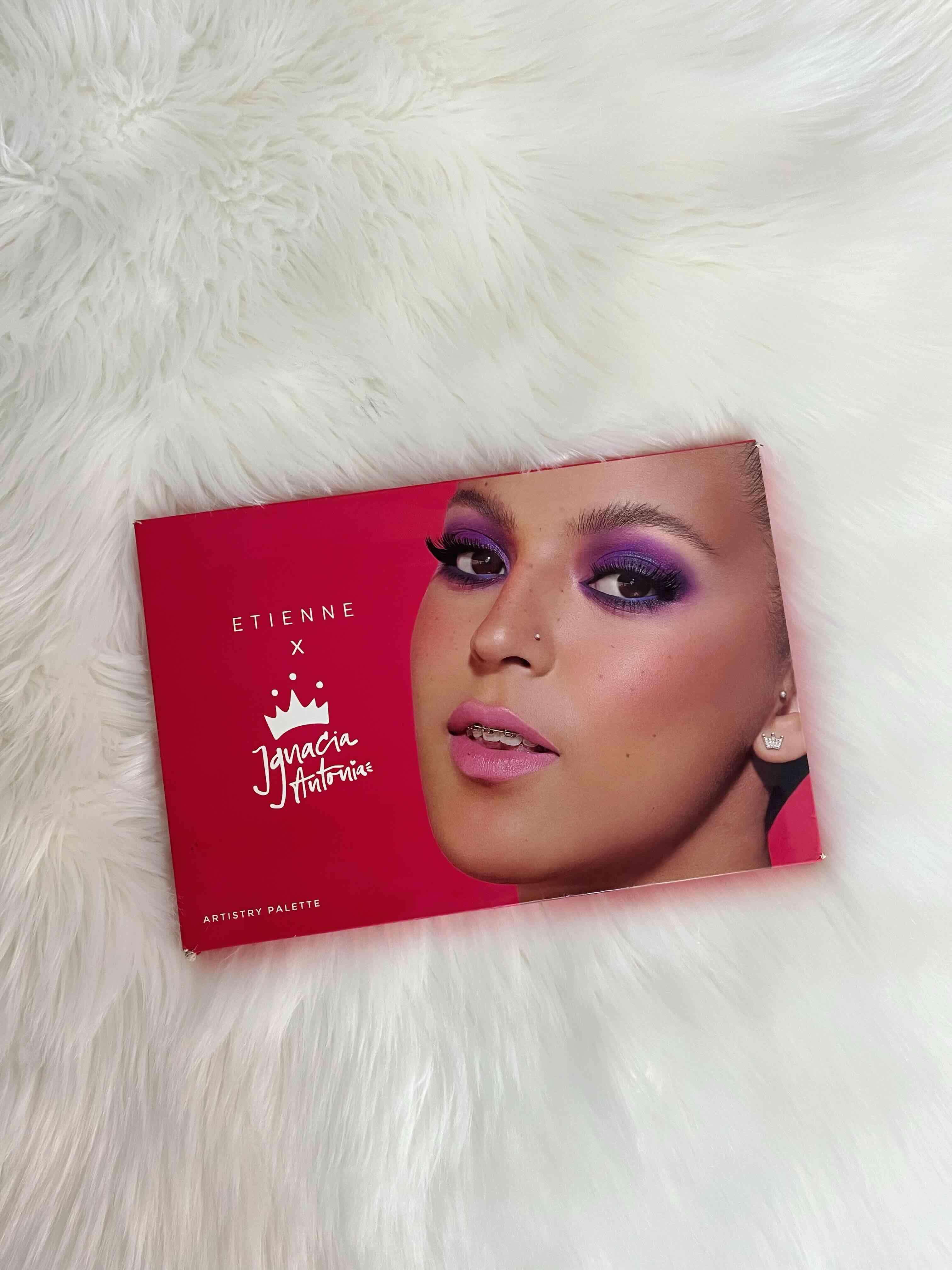 Paleta de maquillaje Etienne x Ignacia - miniatura 1