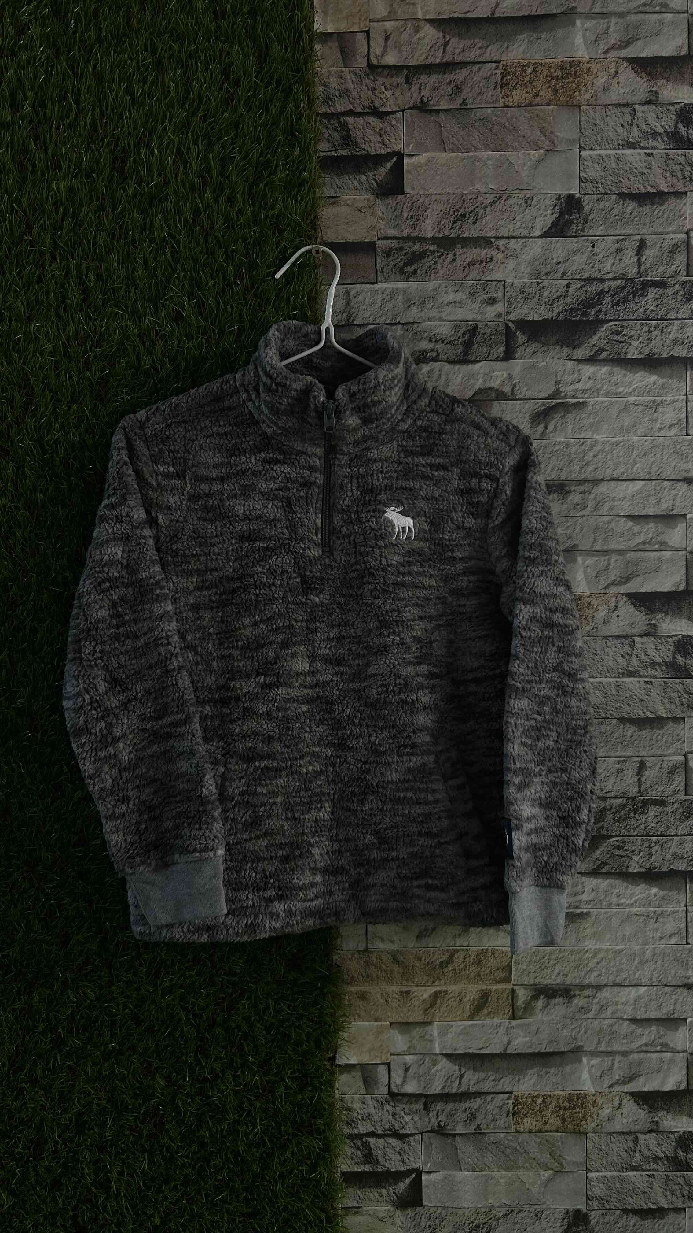 Polerón gris con cierre niño