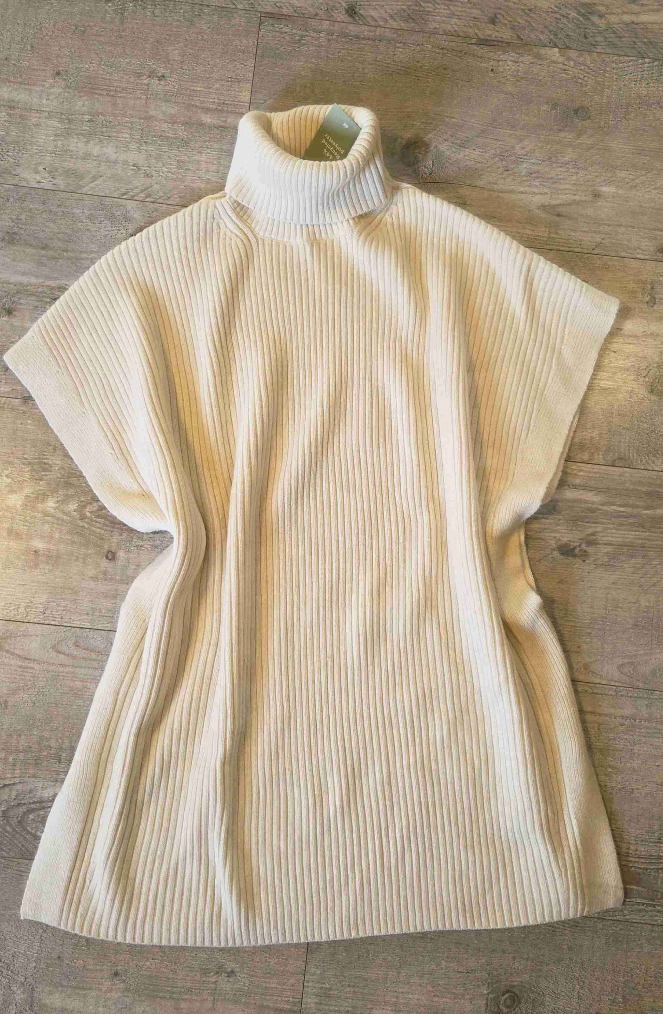 Poncho de cuello alto beige - miniatura 1