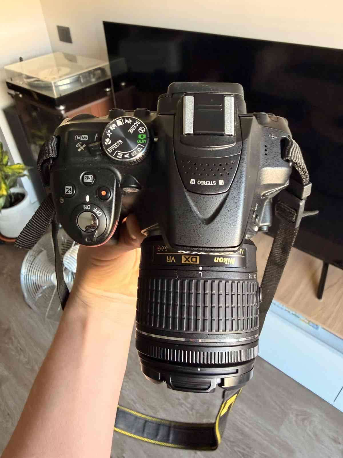 Cámara Nikon réflex con lente DX - miniatura 1