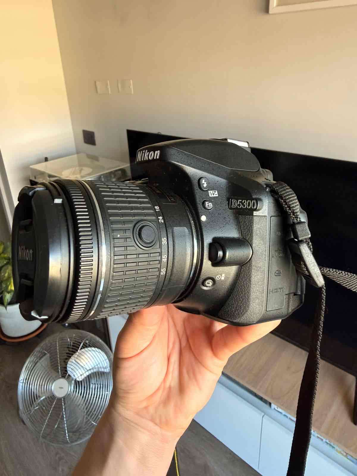 Cámara Nikon réflex con lente DX - miniatura 2