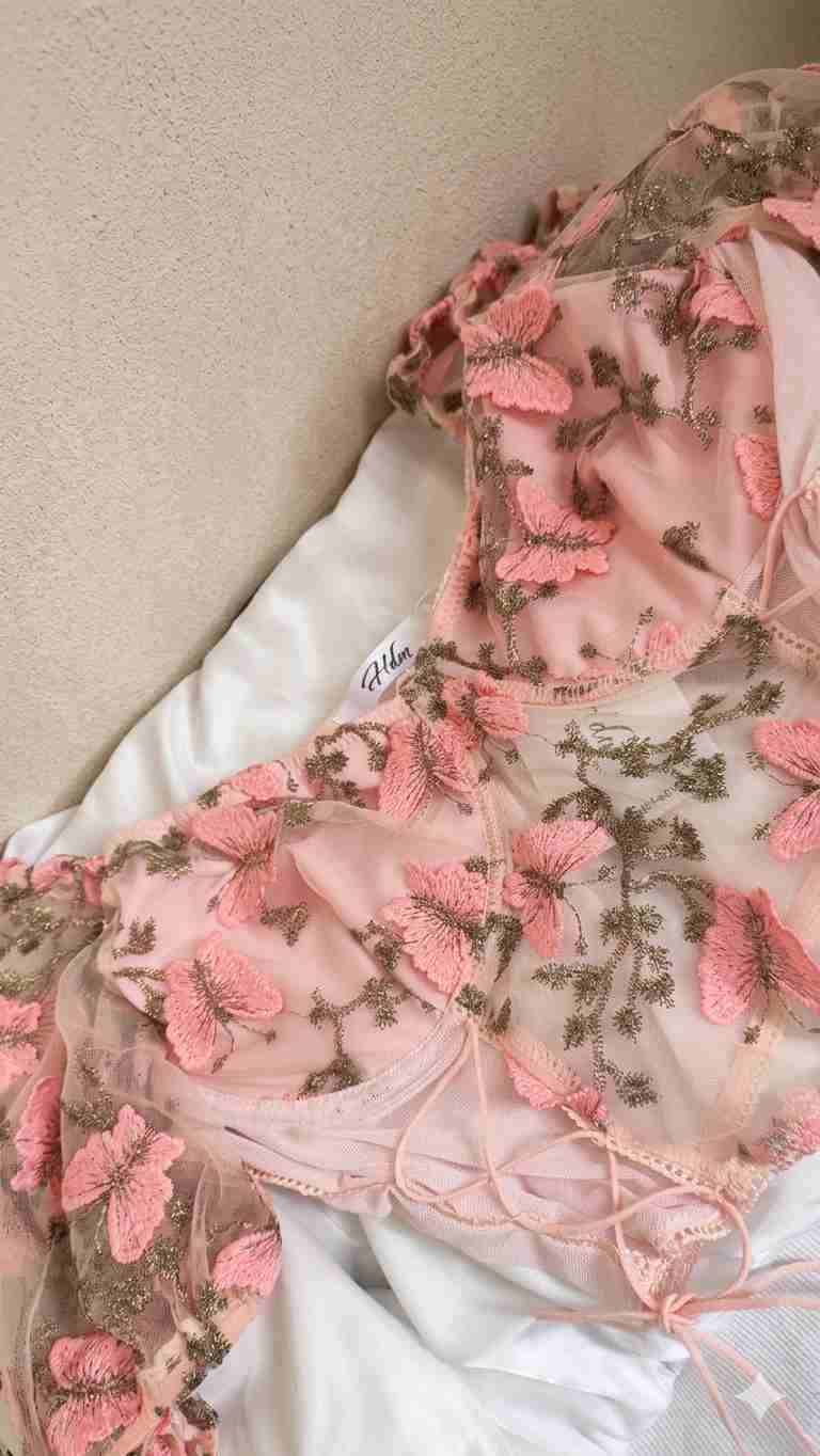 polera bordada floreada - miniatura 1