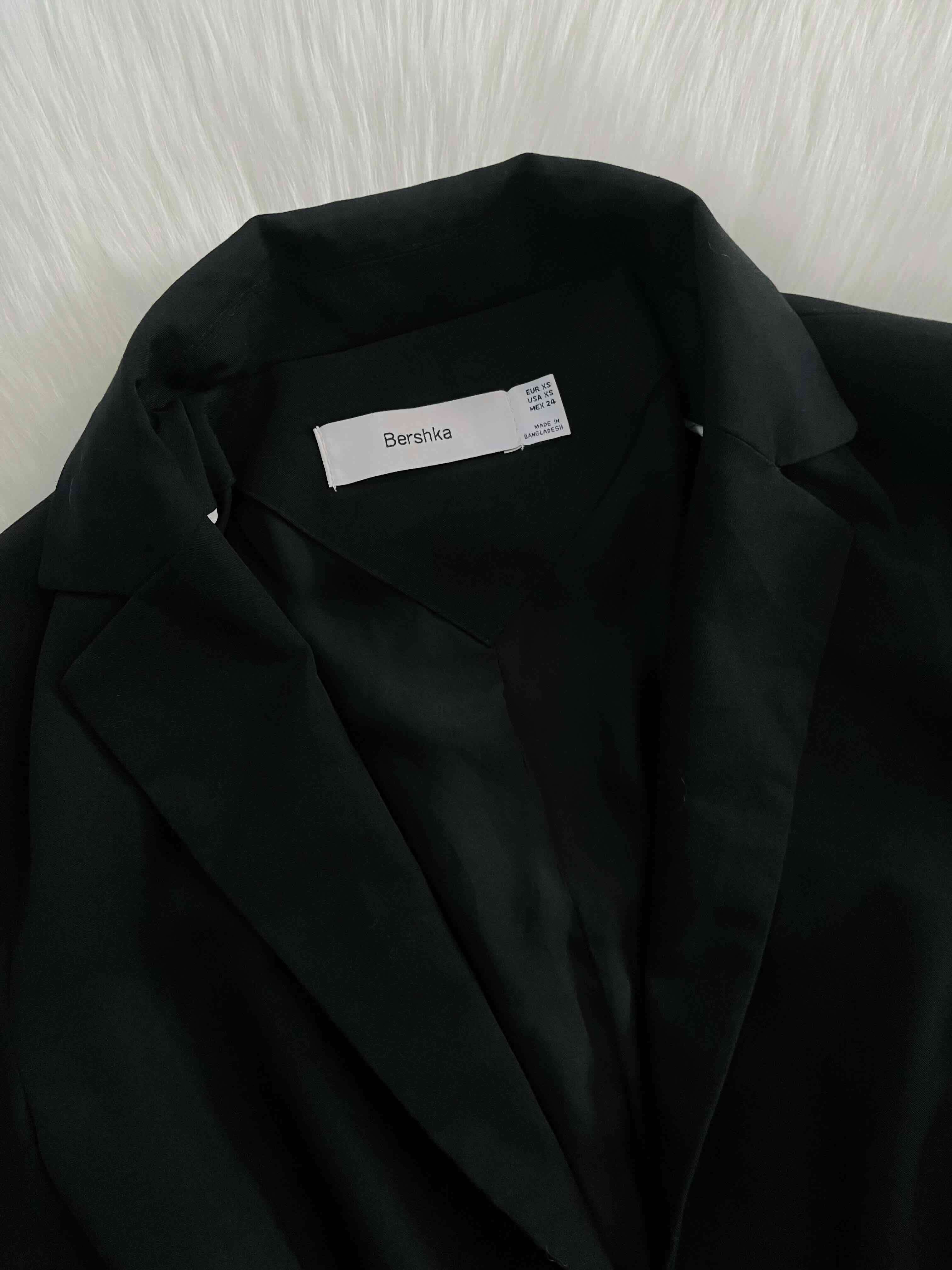Blazer negro BERSHKA talla XS/S - miniatura 2