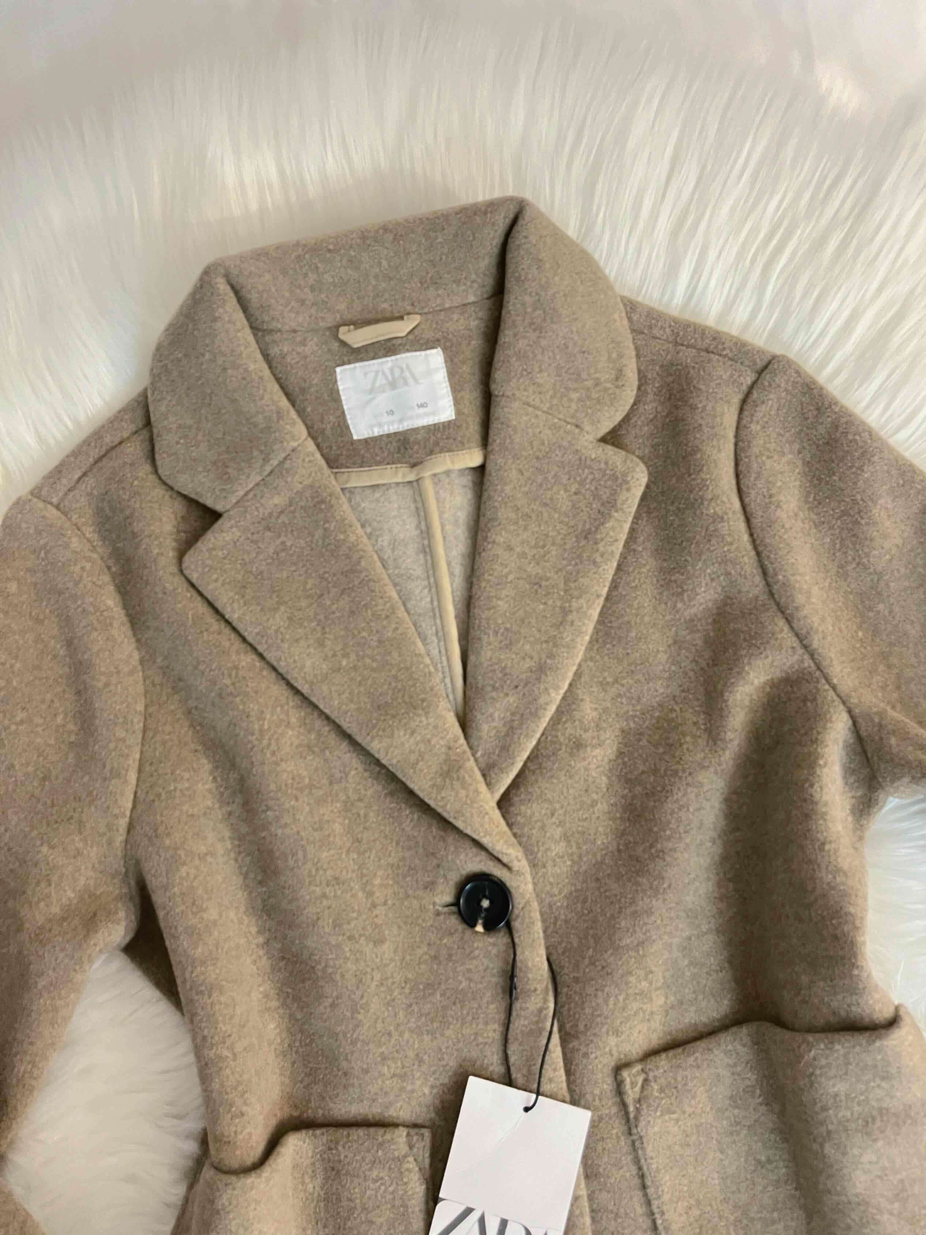 Abrigo Zara beige niño unisex talla 10 años - miniatura 2