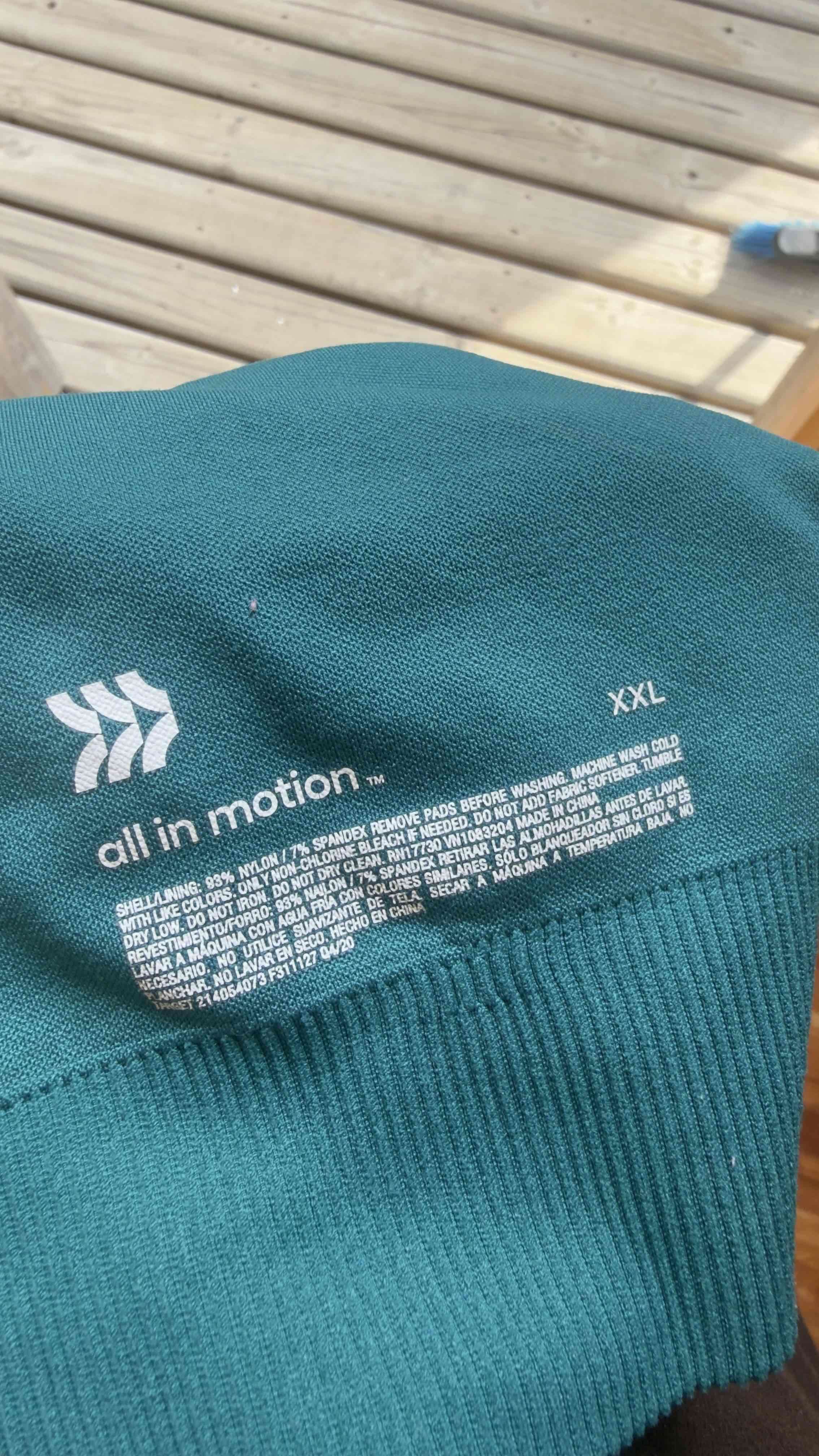 Top deportivo verde con tiras - miniatura 3