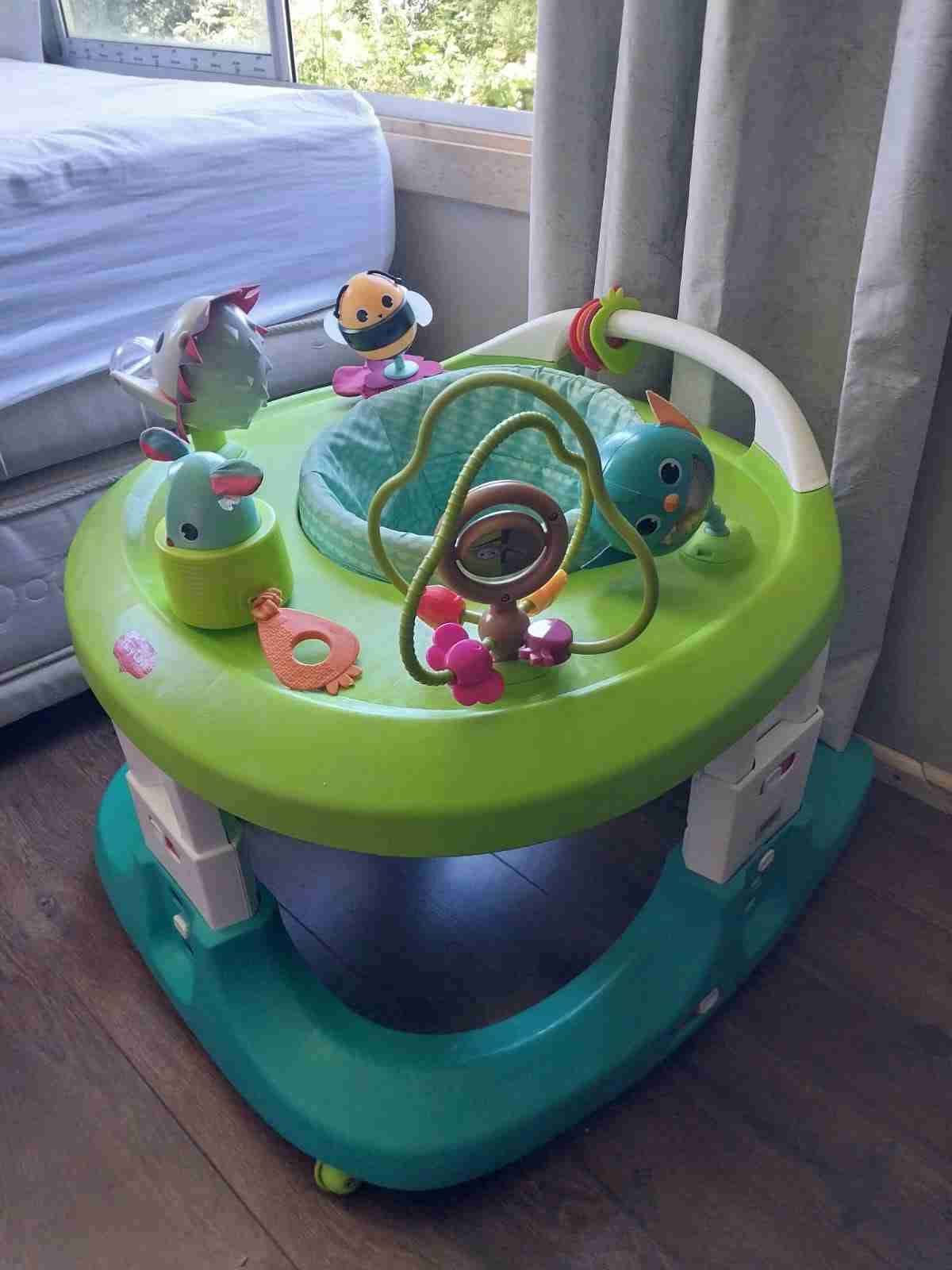 Andador para bebé 4 en 1 con juguetes - miniatura 2