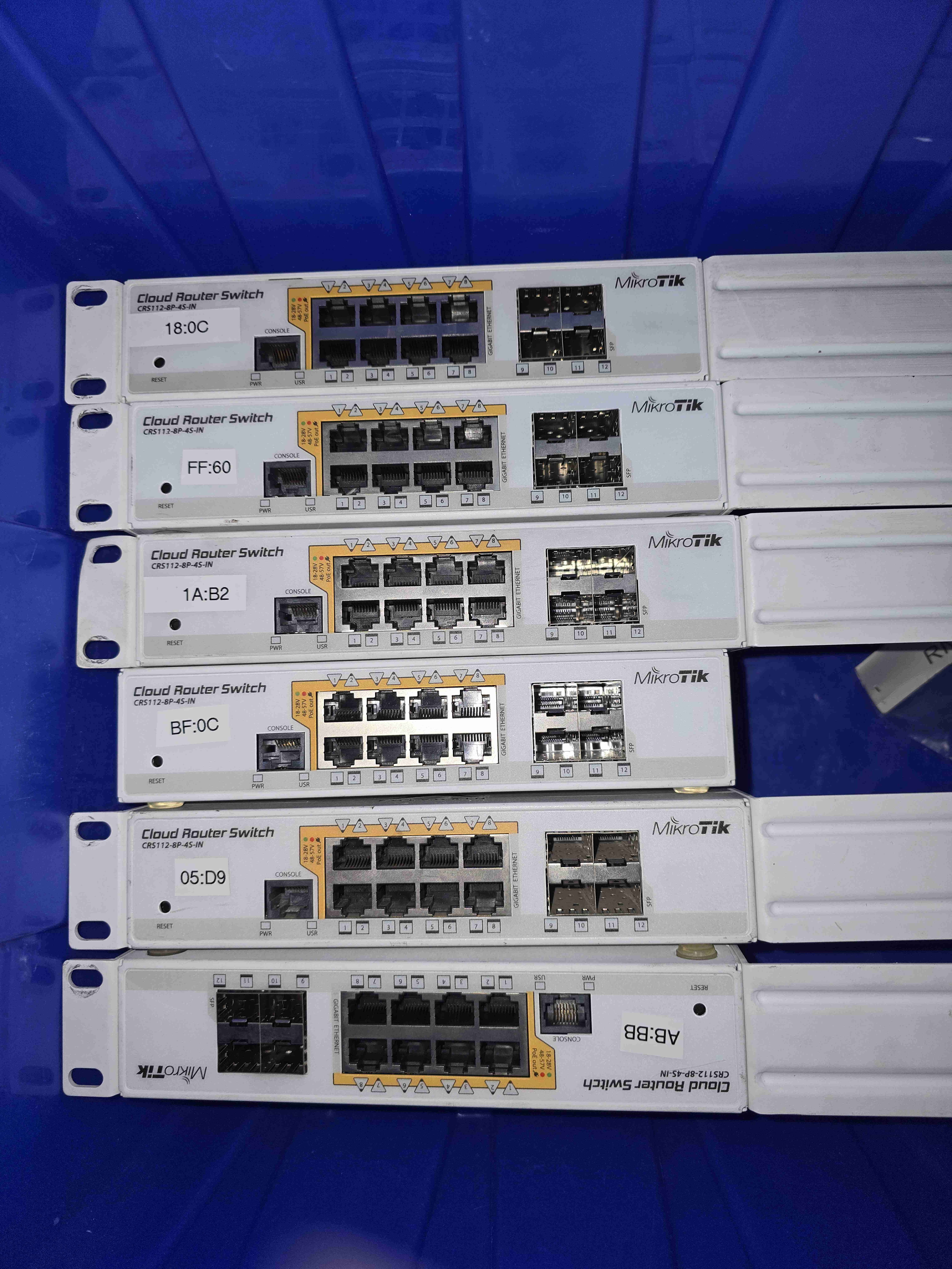 Switch MikroTik CRS112-8G-4S-IN - miniatura 1