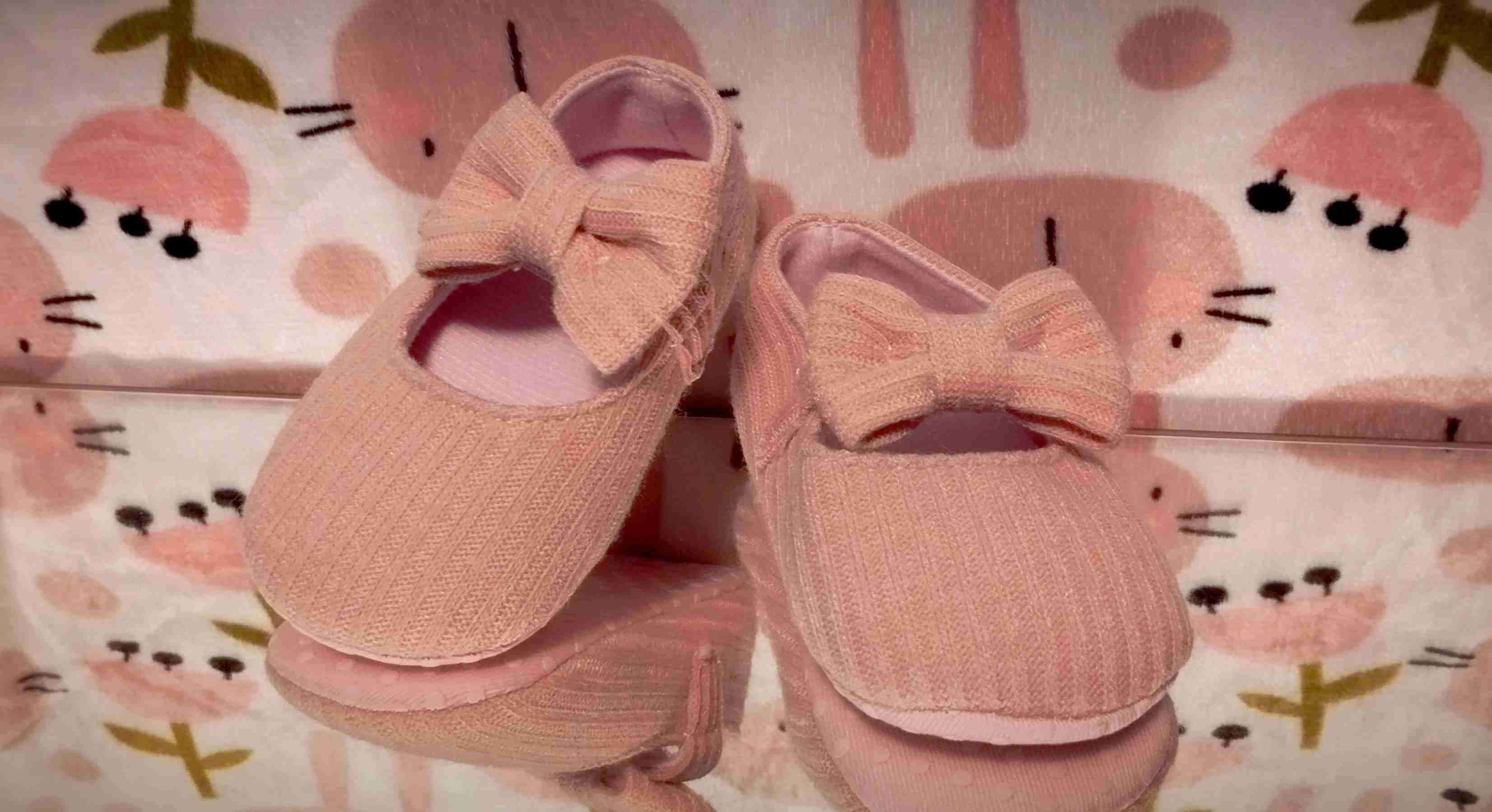 Zapatos de bebé rosados con lazo - miniatura 1