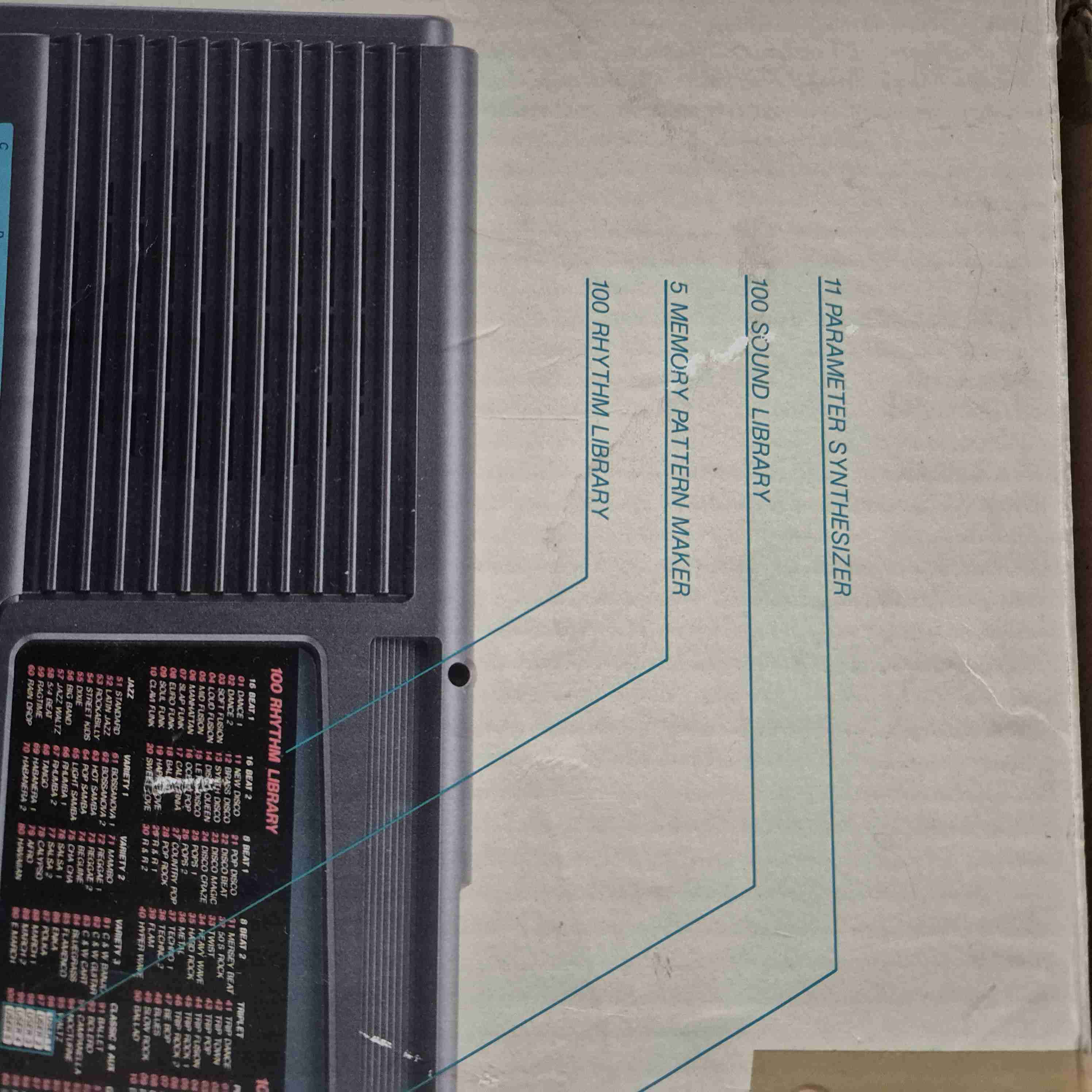 Sintetizador con biblioteca de ritmos organo FS690 - miniatura 1