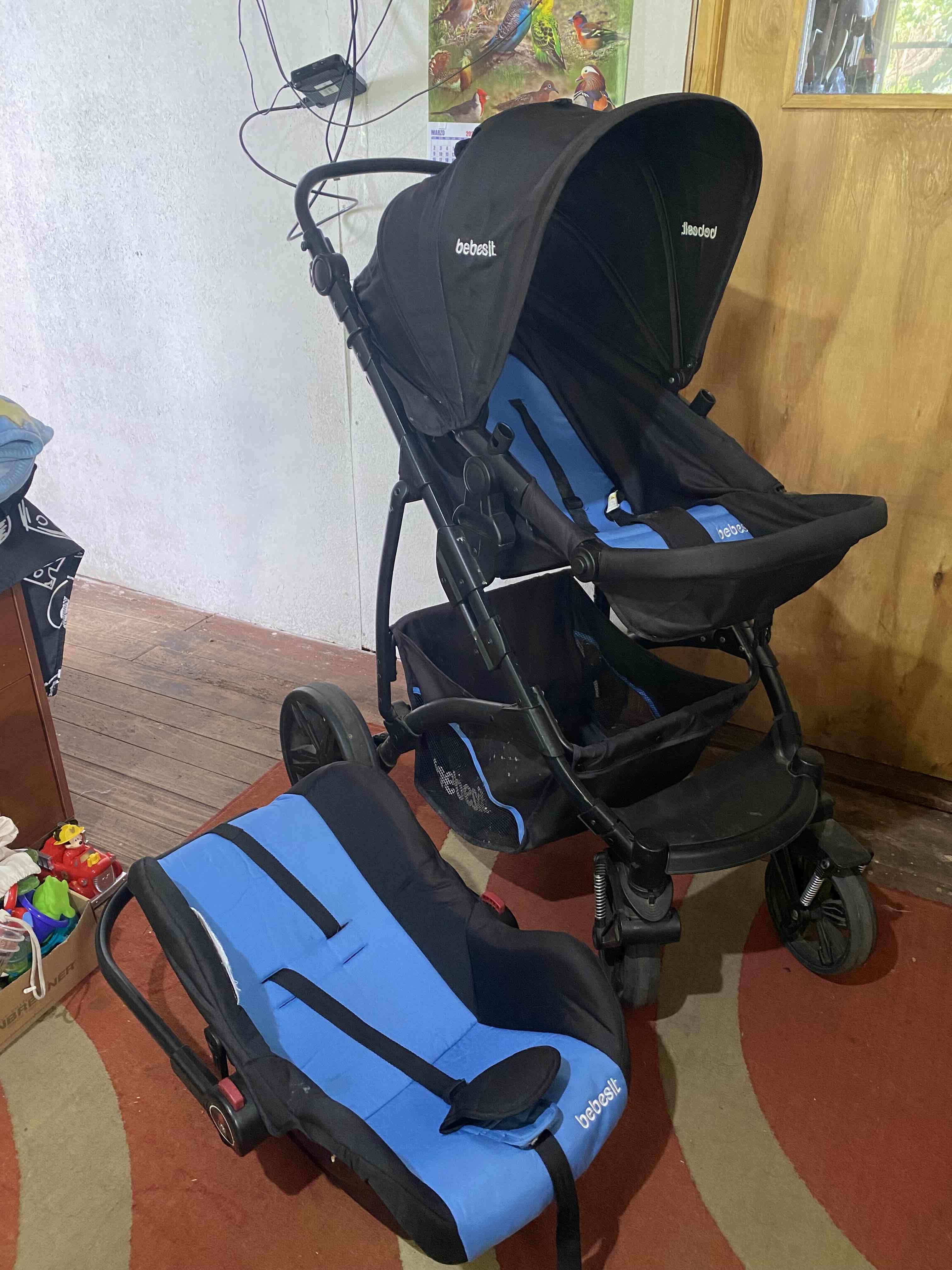 Coche Bebesit negro y azul - miniatura 1