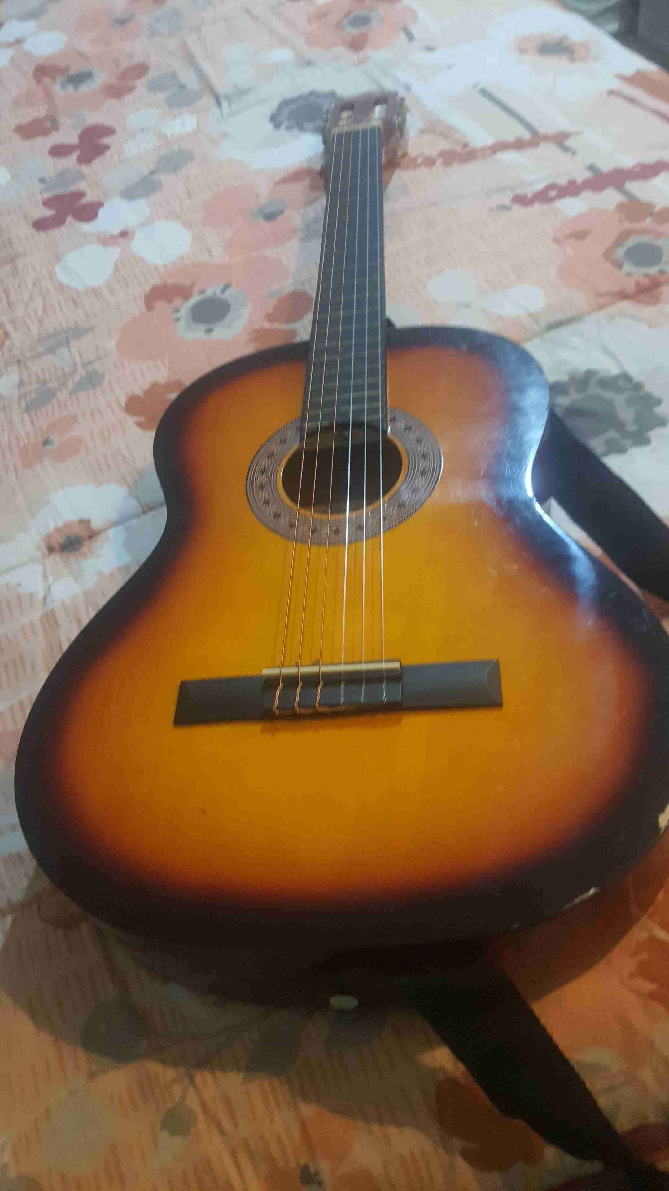 Guitarra clásica sunburst - miniatura 3