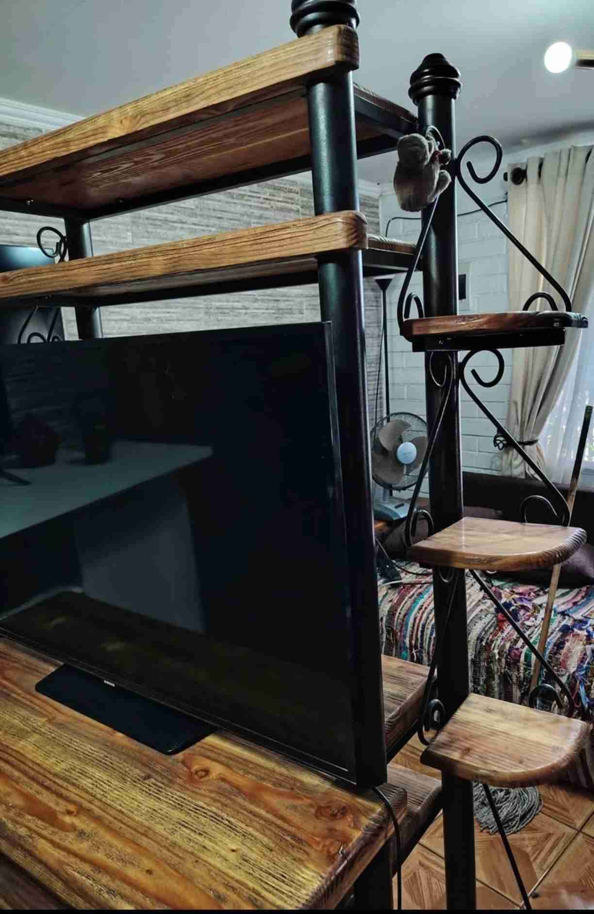 Mesa de TV de madera y metal - miniatura 4