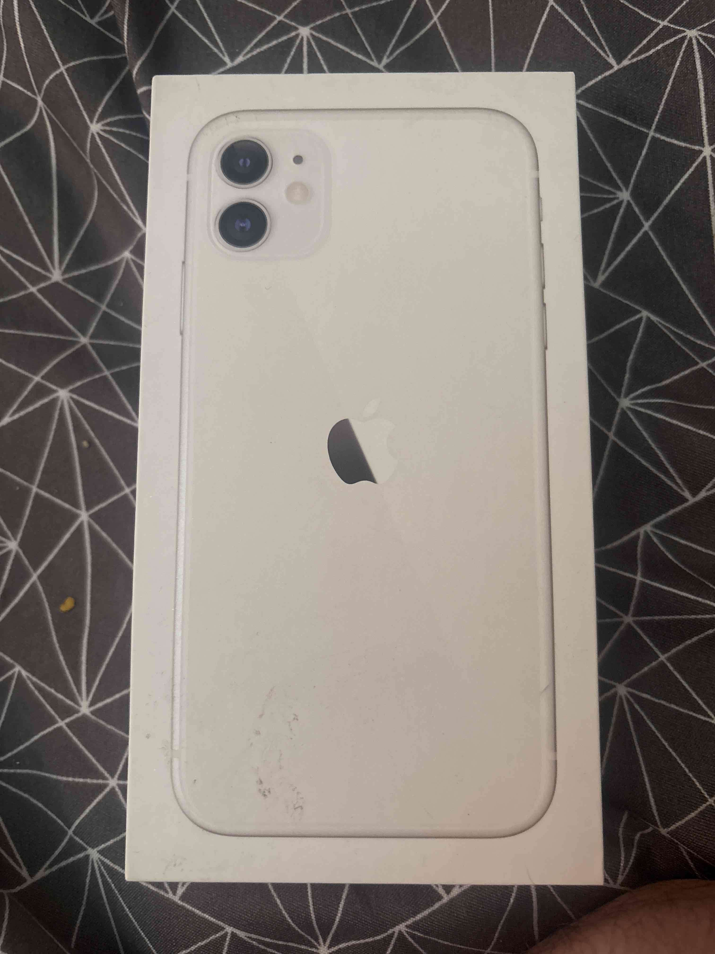 iPhone 11 blanco en caja - miniatura 1
