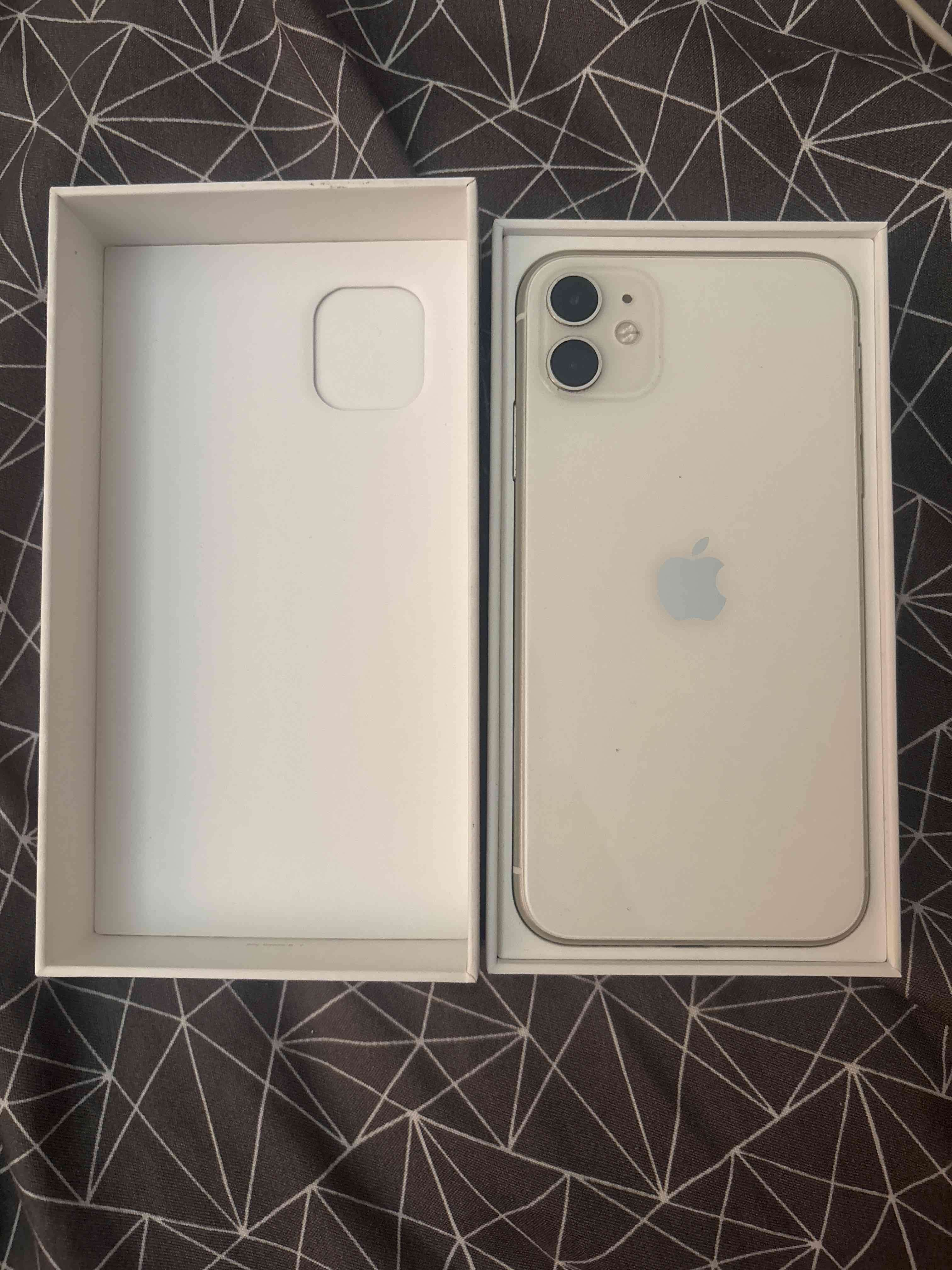 iPhone 11 blanco en caja - miniatura 2