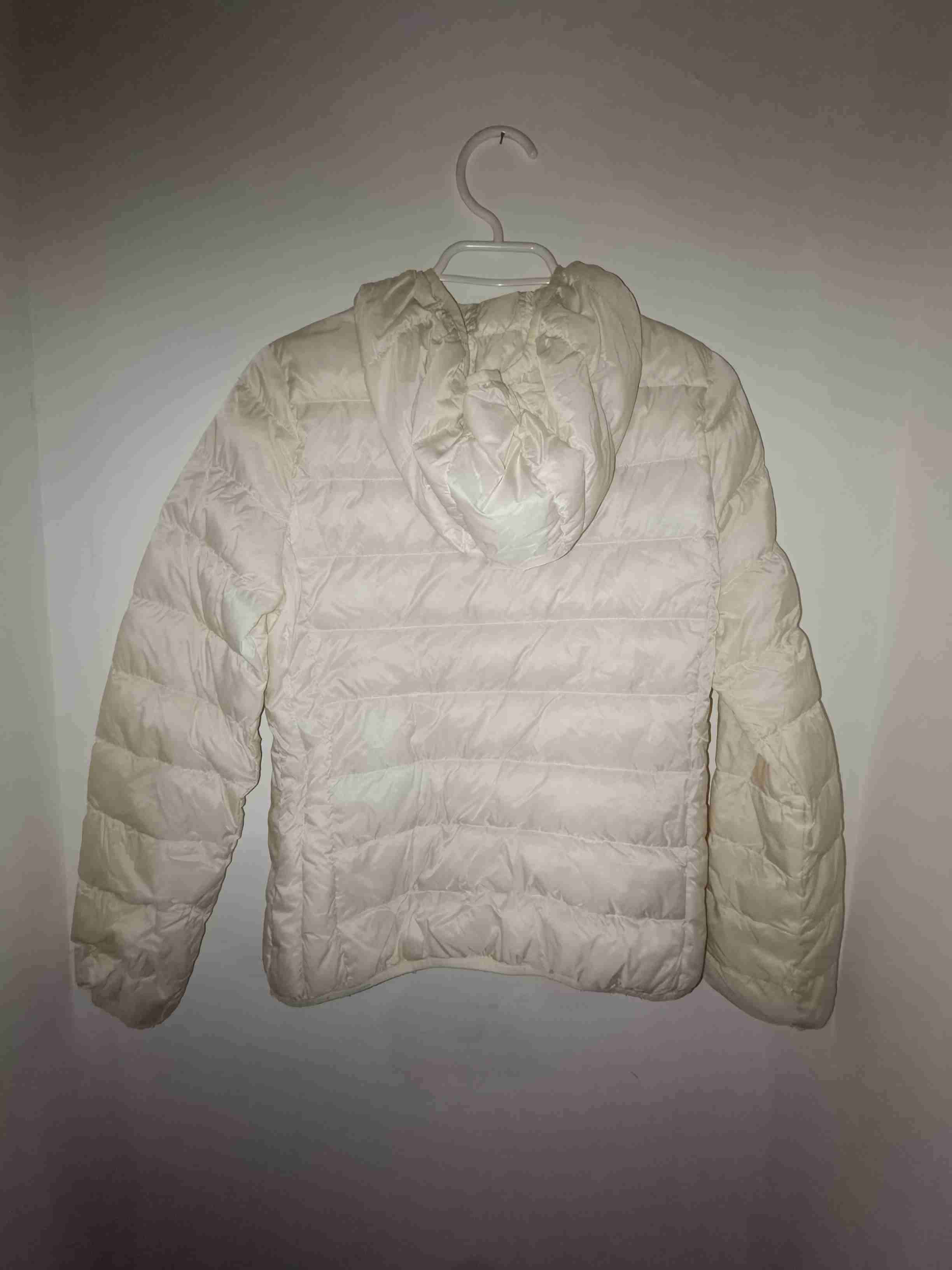 Chaqueta puffer beige con gorro - miniatura 2