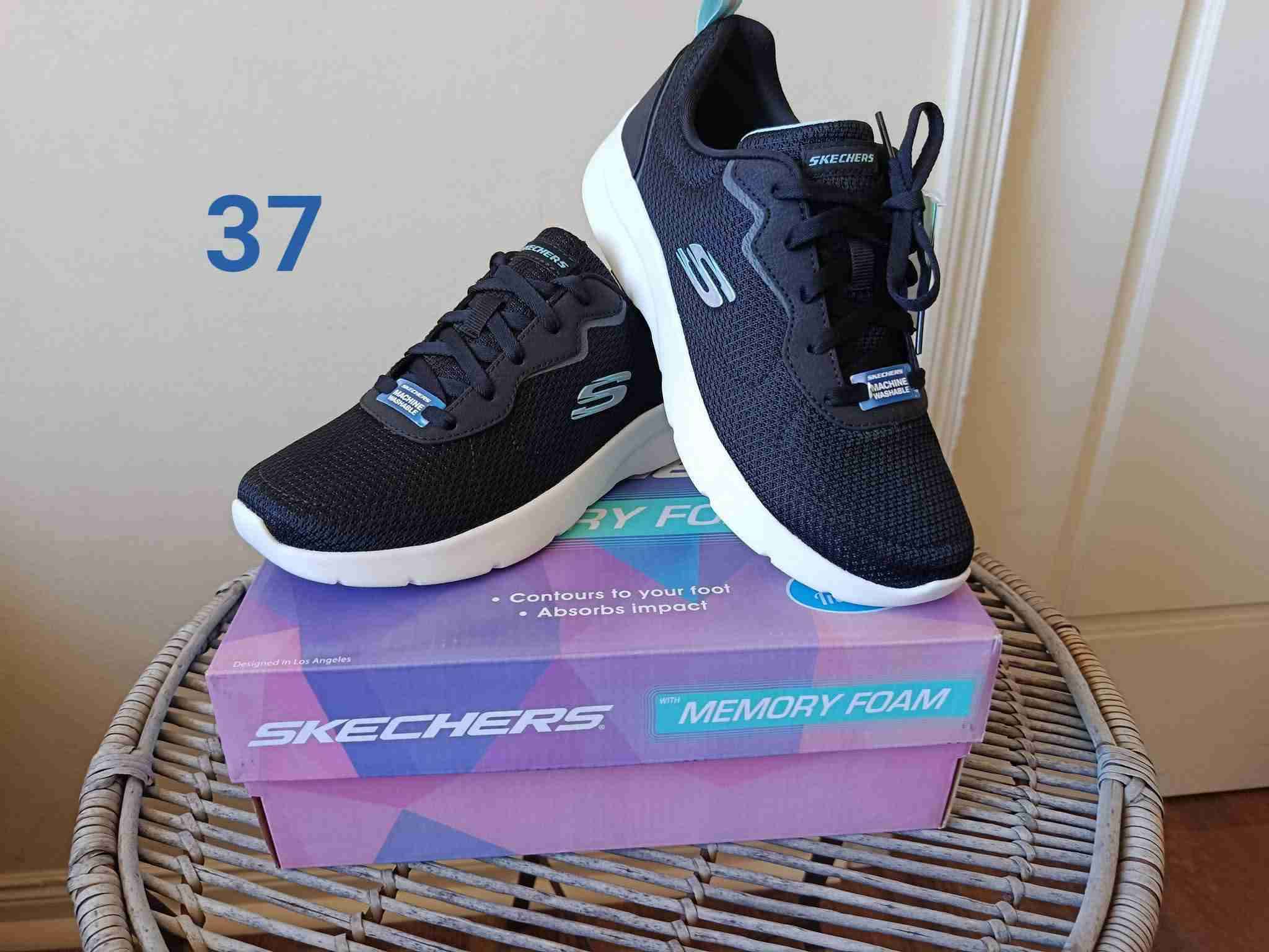 Zapatillas deportivas negras y rosas - miniatura 2