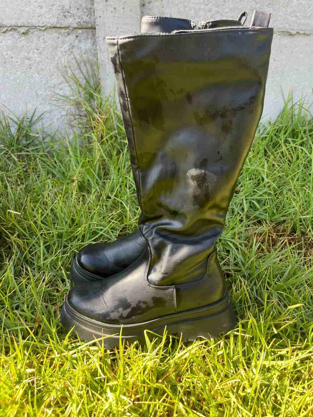 Botas negras altas de cuero - miniatura 2