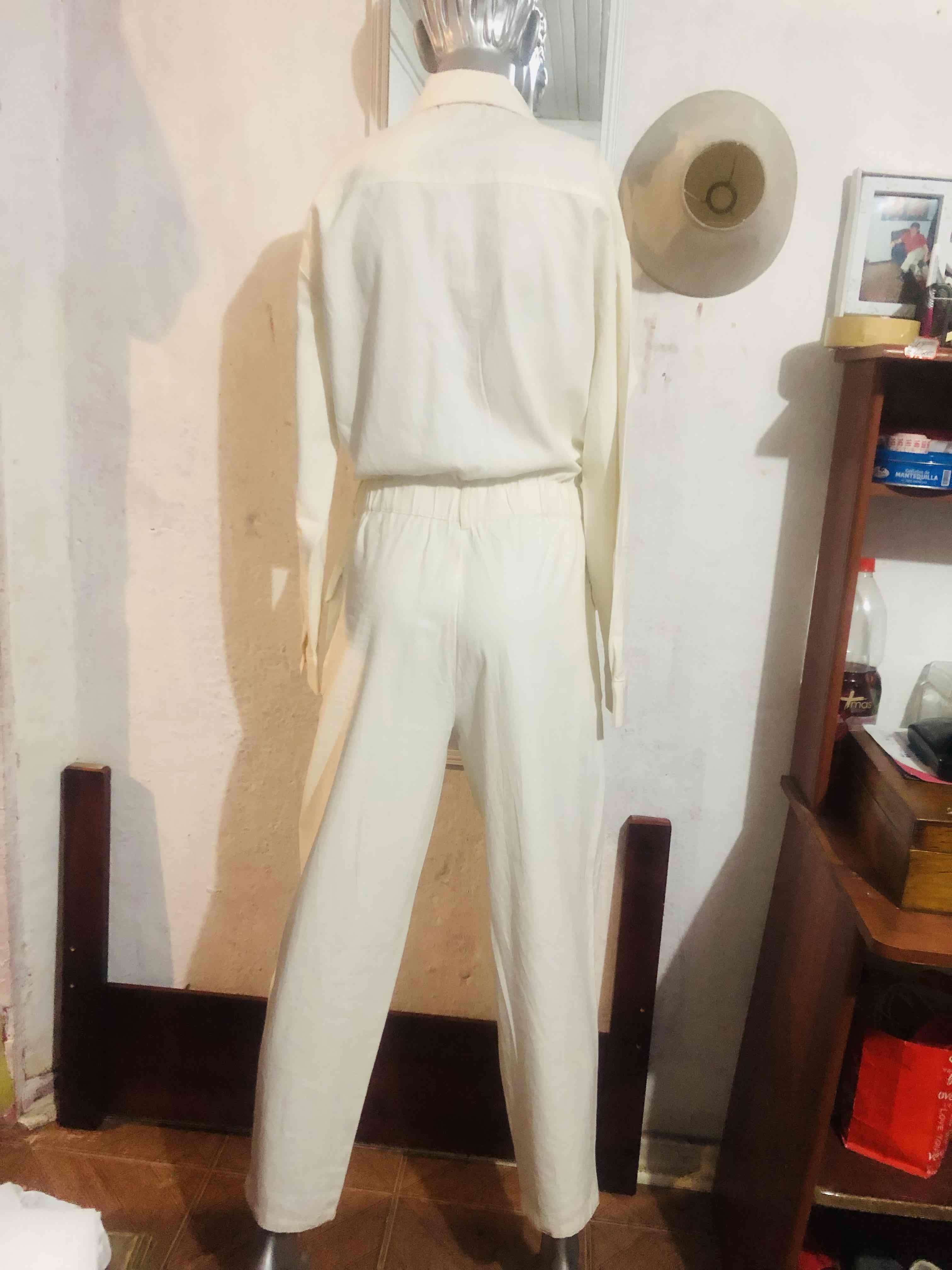 Enterito blanco con cinturón - miniatura 2