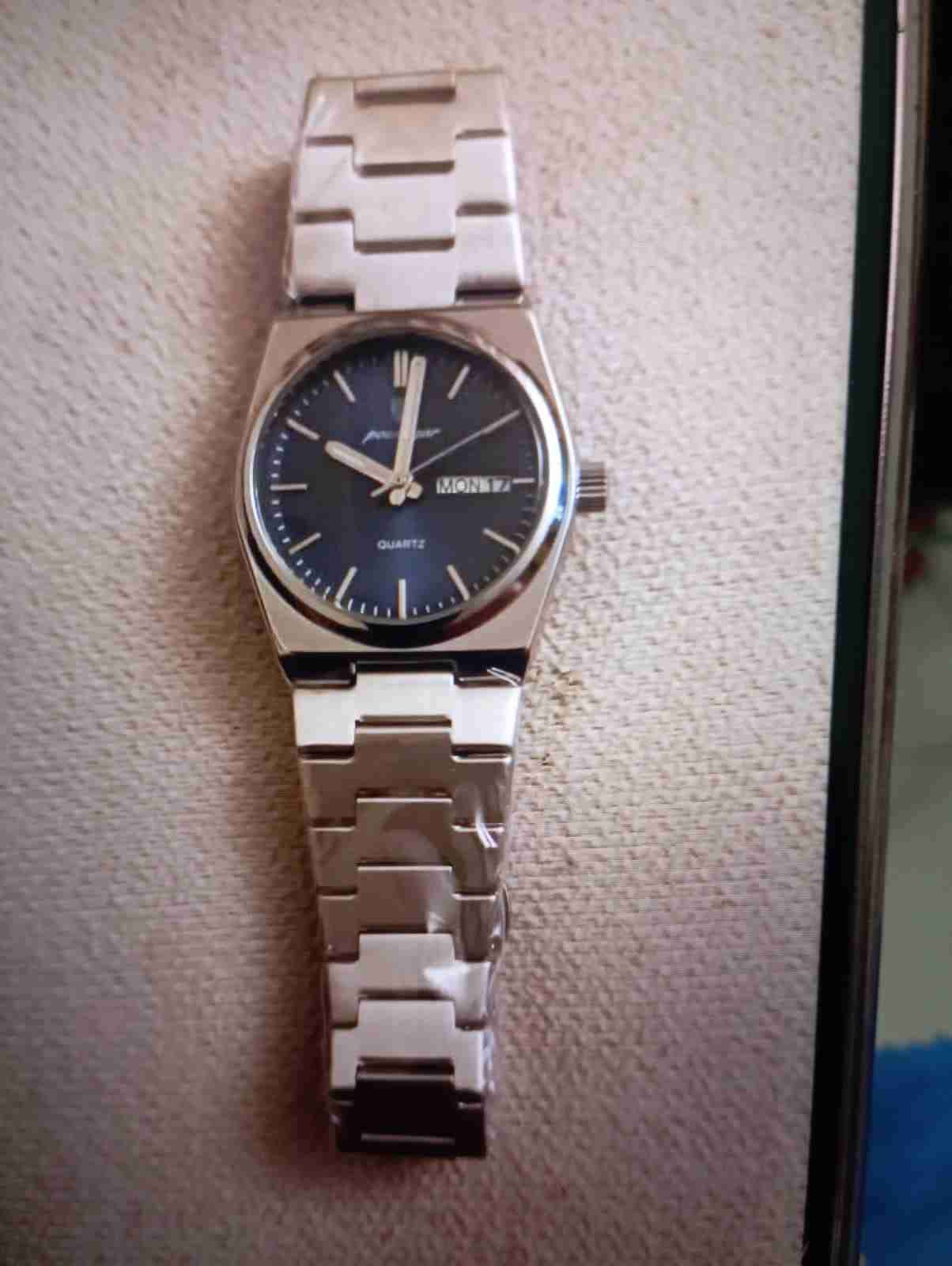 Reloj de pulsera plateado - miniatura 4