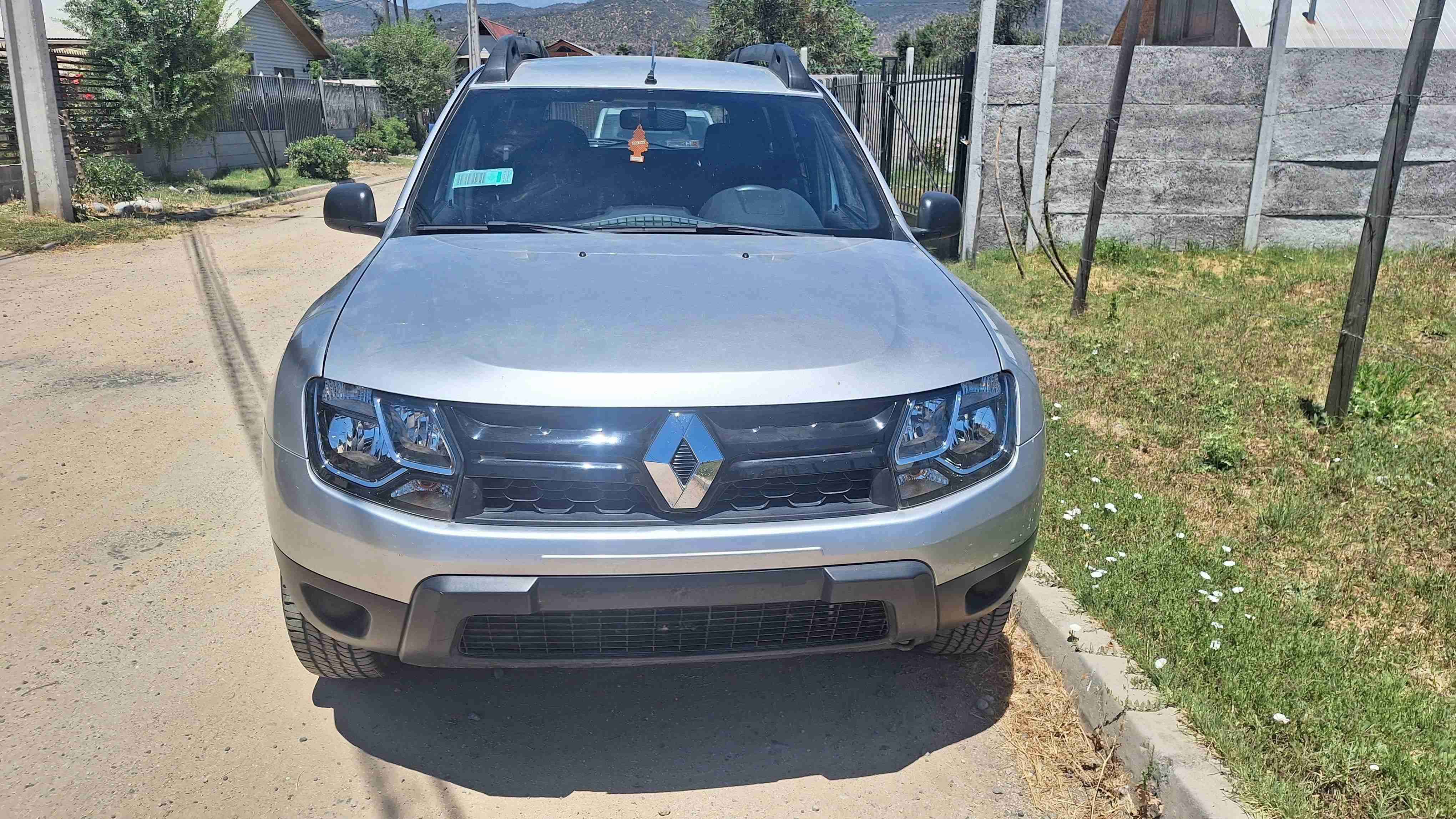 Renault SUV plateado 2018 - miniatura 1