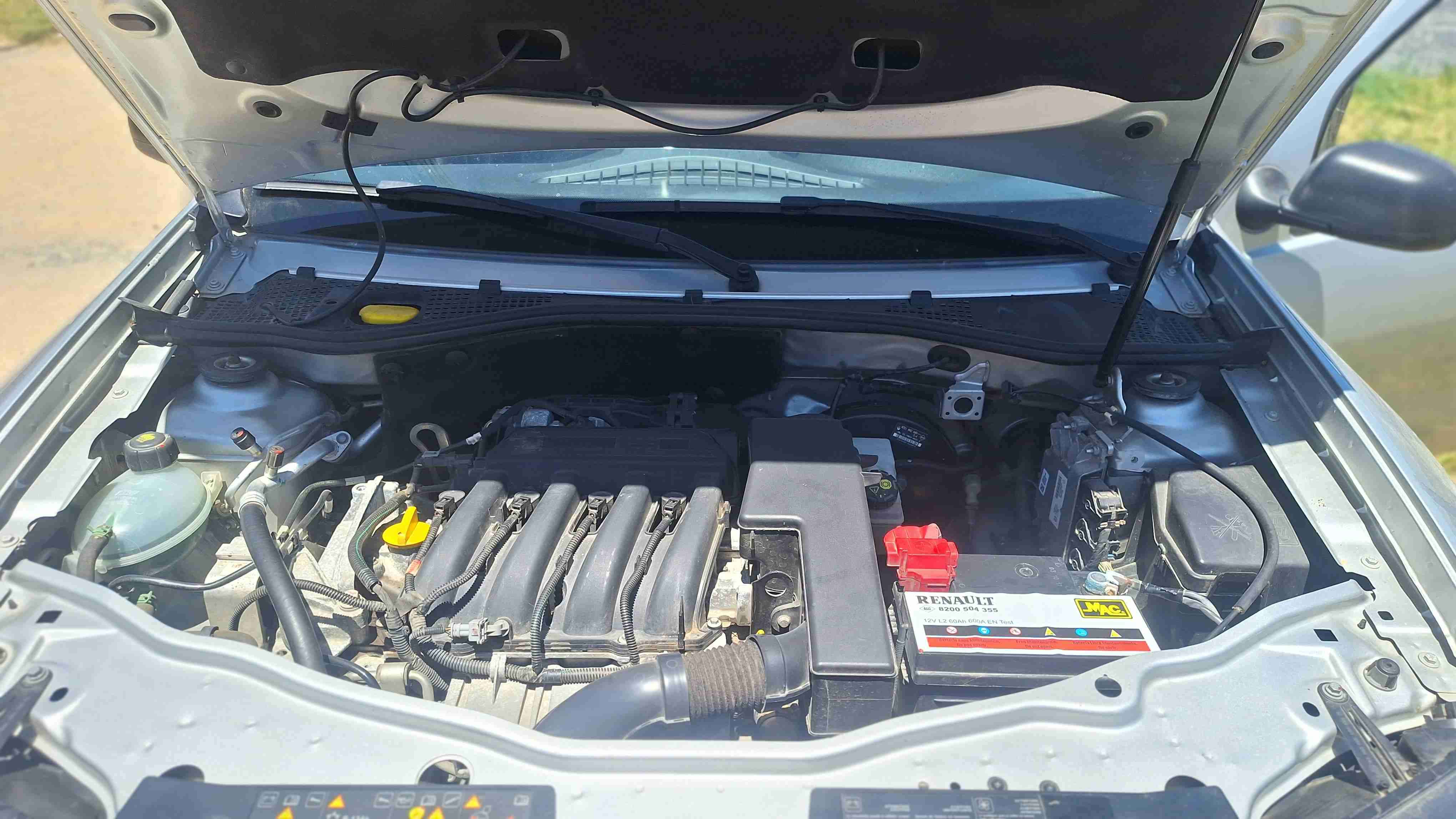 Renault SUV plateado 2018 - miniatura 2