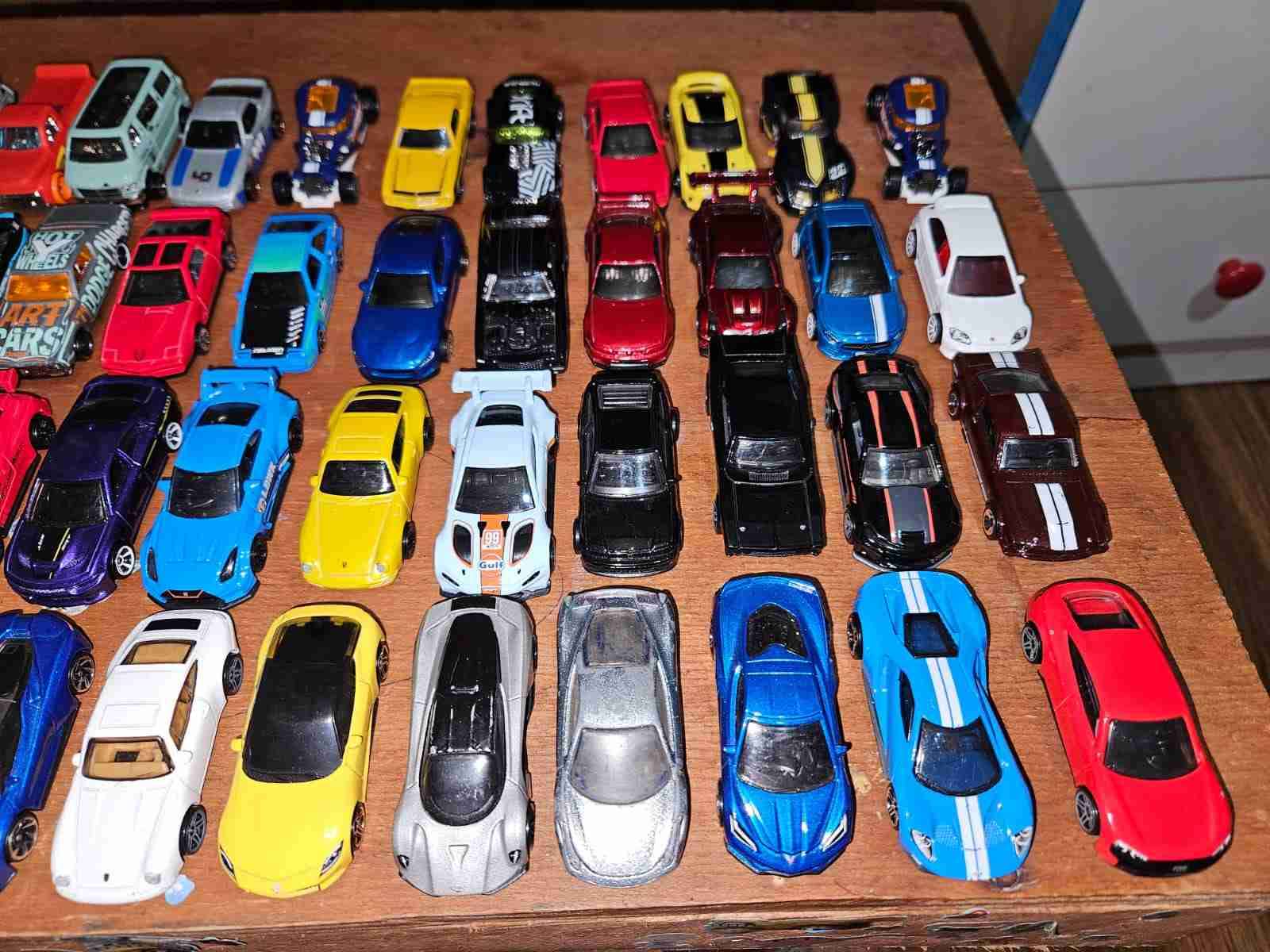 Hotwheels sueltos - miniatura 2