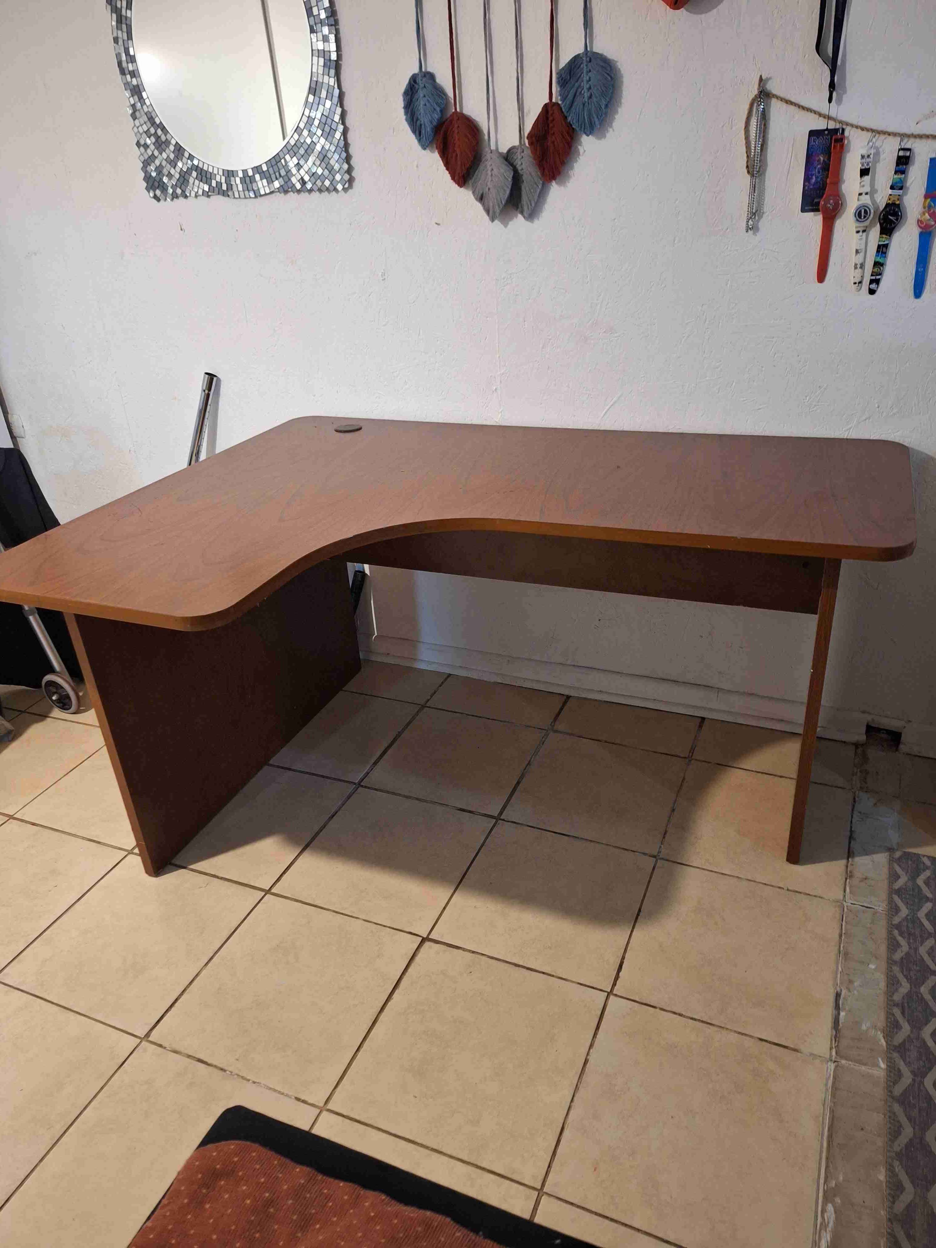 Escritorio esquinero de madera - miniatura 1