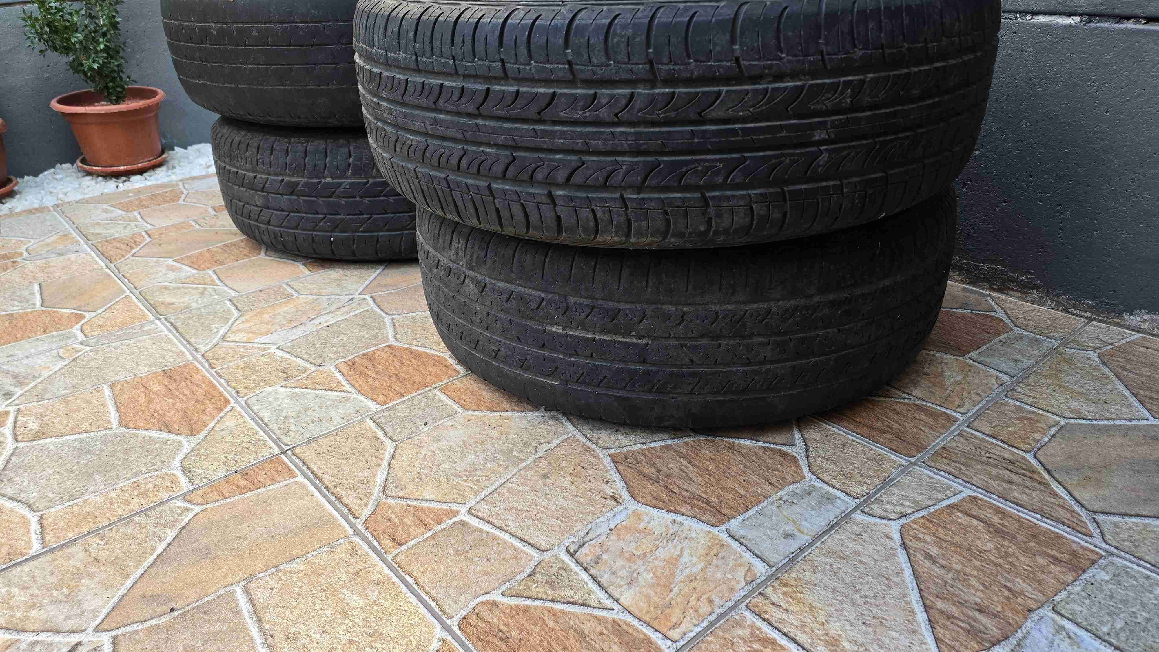 Llantas x4 mas neumáticos - miniatura 1