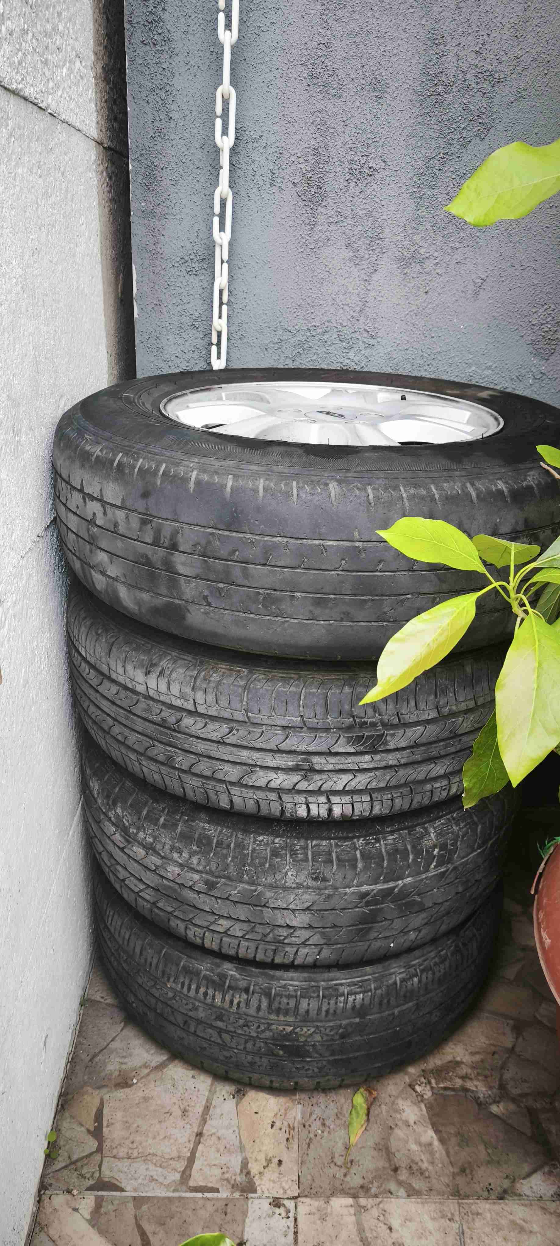 Llantas x4 mas neumáticos - miniatura 3