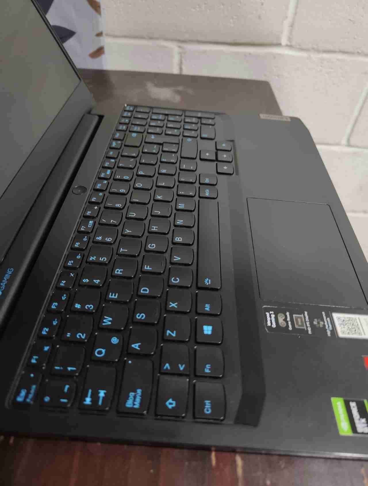 Laptop Lenovo IdeaPad Gaming - miniatura 2